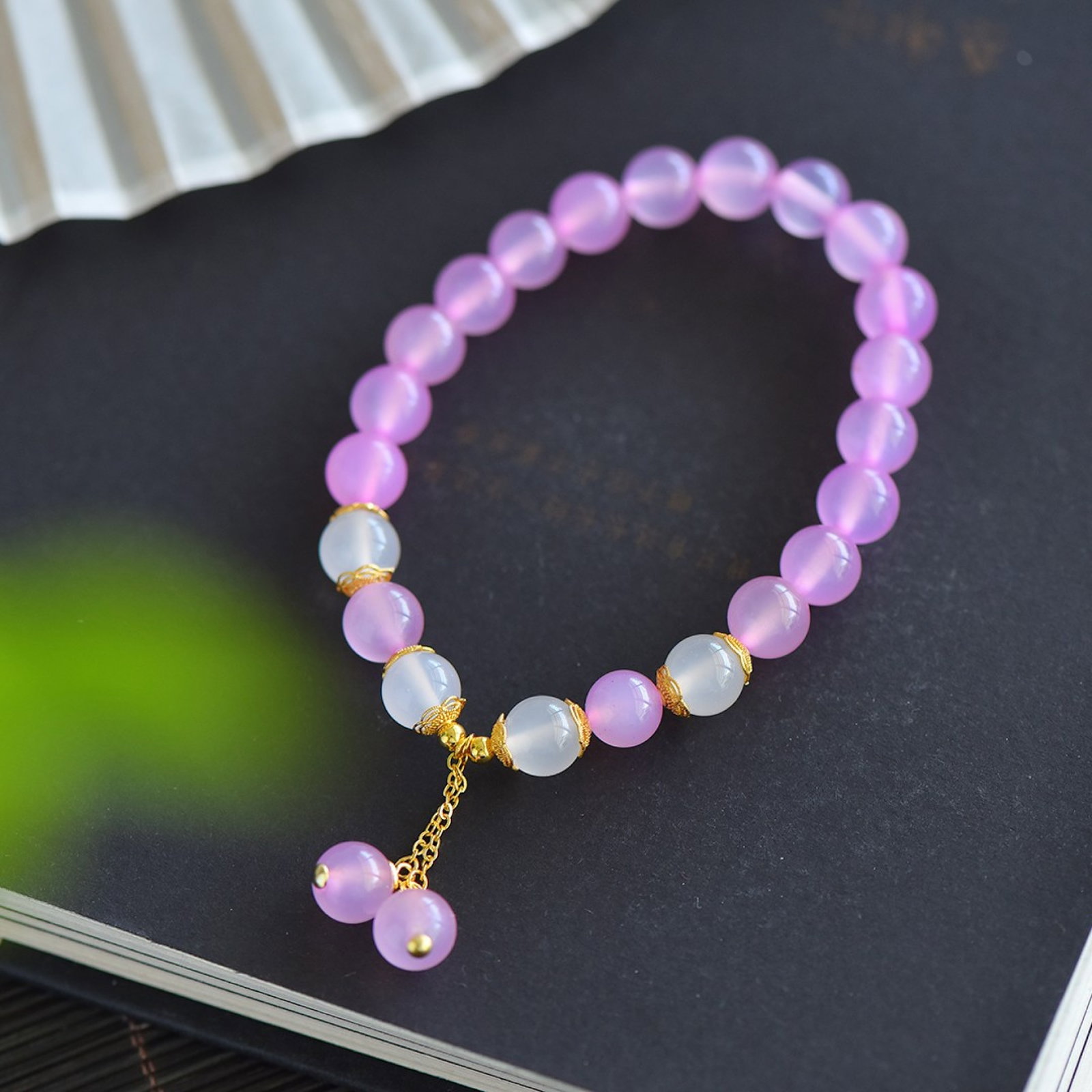 An Exquisite Sterling Silver-Gold Plated Inlaid Agate Bracelets: An Exquisite Sterling Silver-Gold Plated Inlaid Agate Bracelets,Size:0.3inx0.3in 纯银镀金镶玛瑙手串