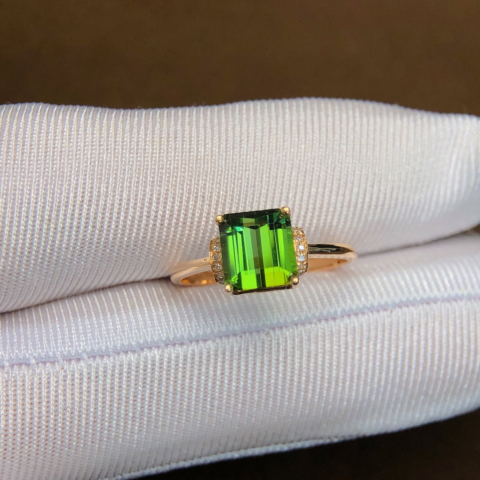 3.01Ctw Natural Tourmaline Ring: 3.01Ctw Natural Tourmaline Ring,Size:0.3inx0.3in 3.01Ctw天然碧玺戒指