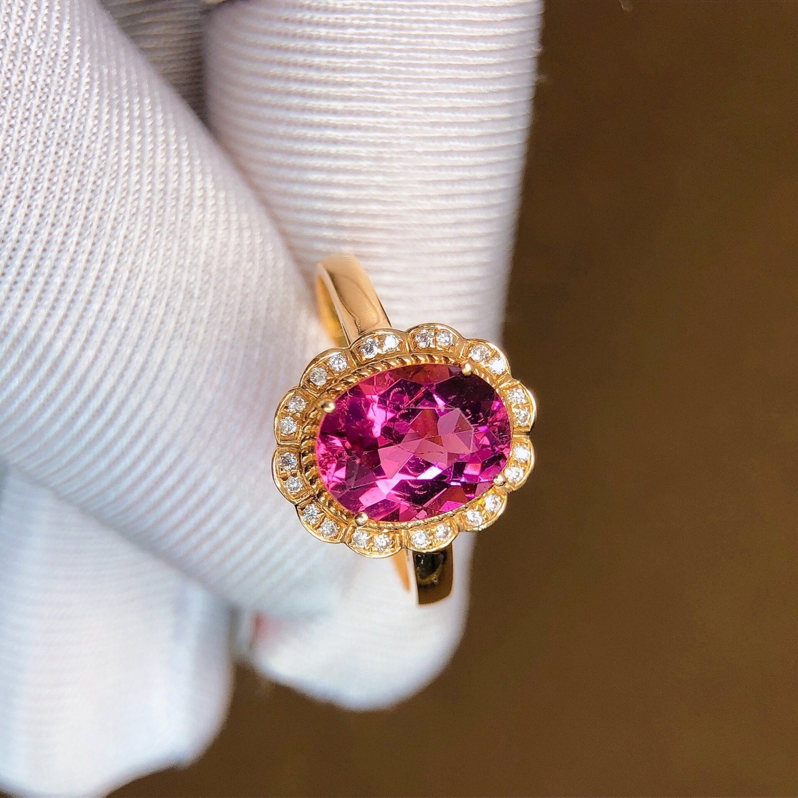 2.06Ctw Natural Tourmaline Ring: 2.06Ctw Natural Tourmaline Ring,Size:0.4inx0.3in 2.06Ctw天然碧玺戒指