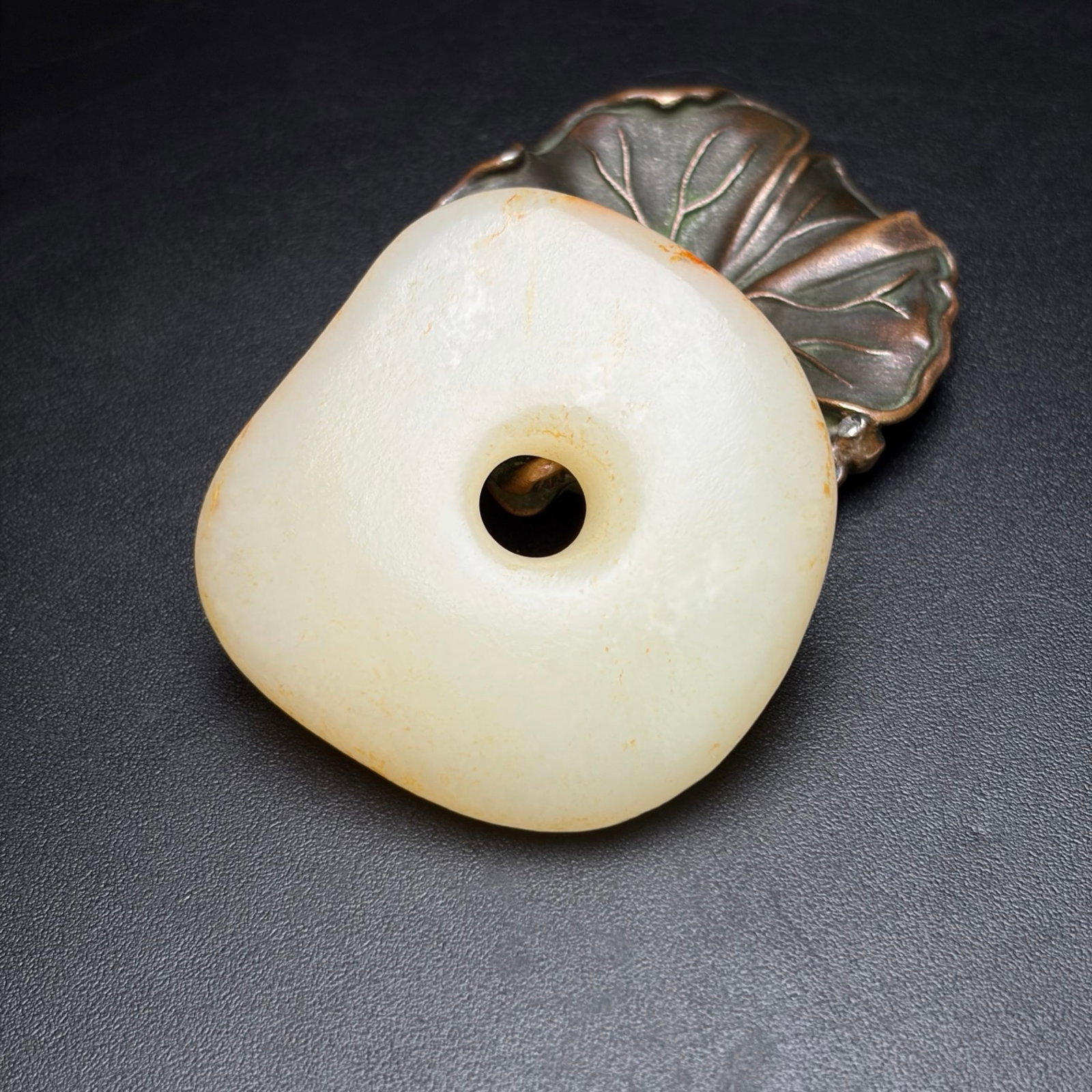 An Exquisite White Jade Pendant: An Exquisite White Jade Pendant,Qing Dynasty,China,Size:1.9inx1.9inx0.4in,Weight:42g 白玉挂件,中国清代
