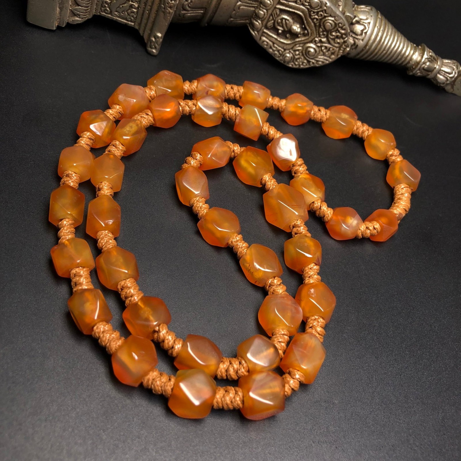 A Precious Agate Necklace - 3