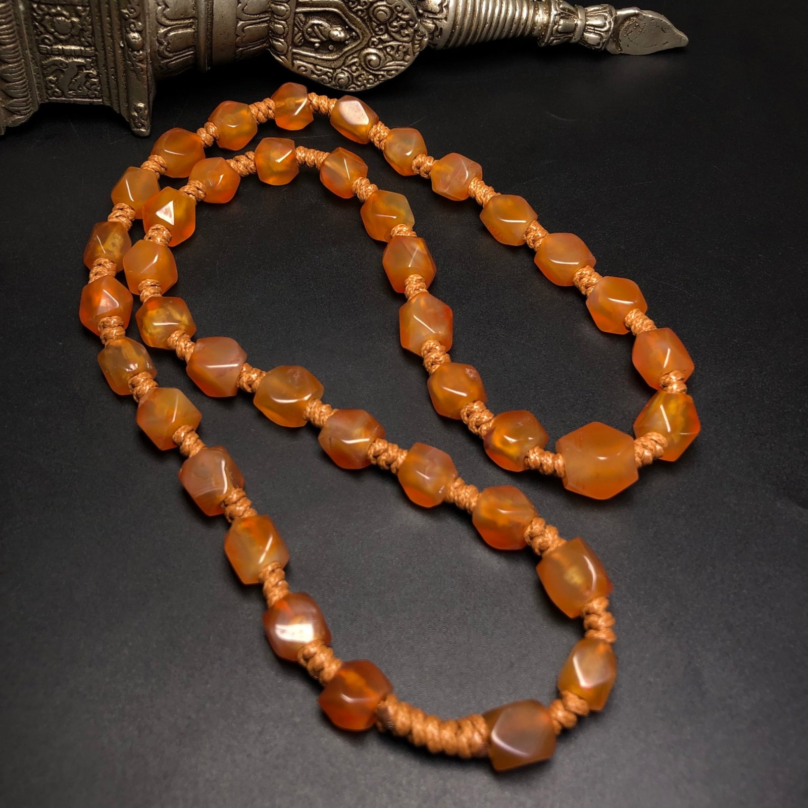 A Precious Agate Necklace - 6