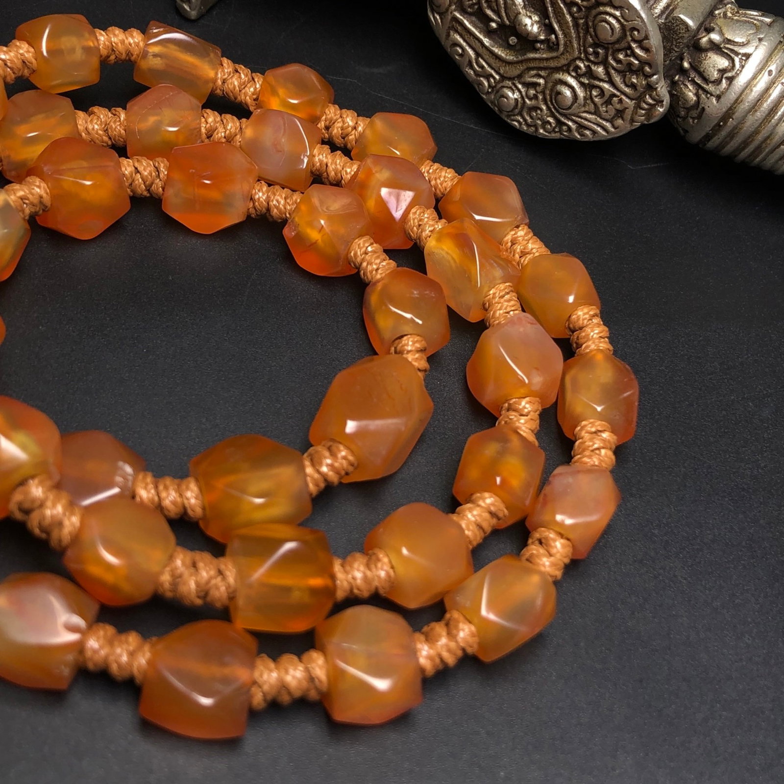 A Precious Agate Necklace - 7