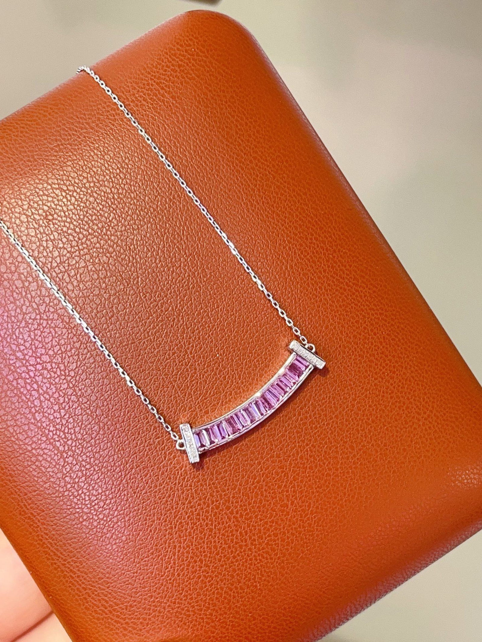 A Exquisite 18k Gold Inlaid 1.80ct Natural Ruby Pendant,Inlaid Diamond: A Exquisite 18k Gold Inlaid 1.80ct Natural Ruby Pendant,Inlaid Diamond,Total Weight:2.13g 18k金镶 1.80ct 天然红宝石吊坠,嵌钻石