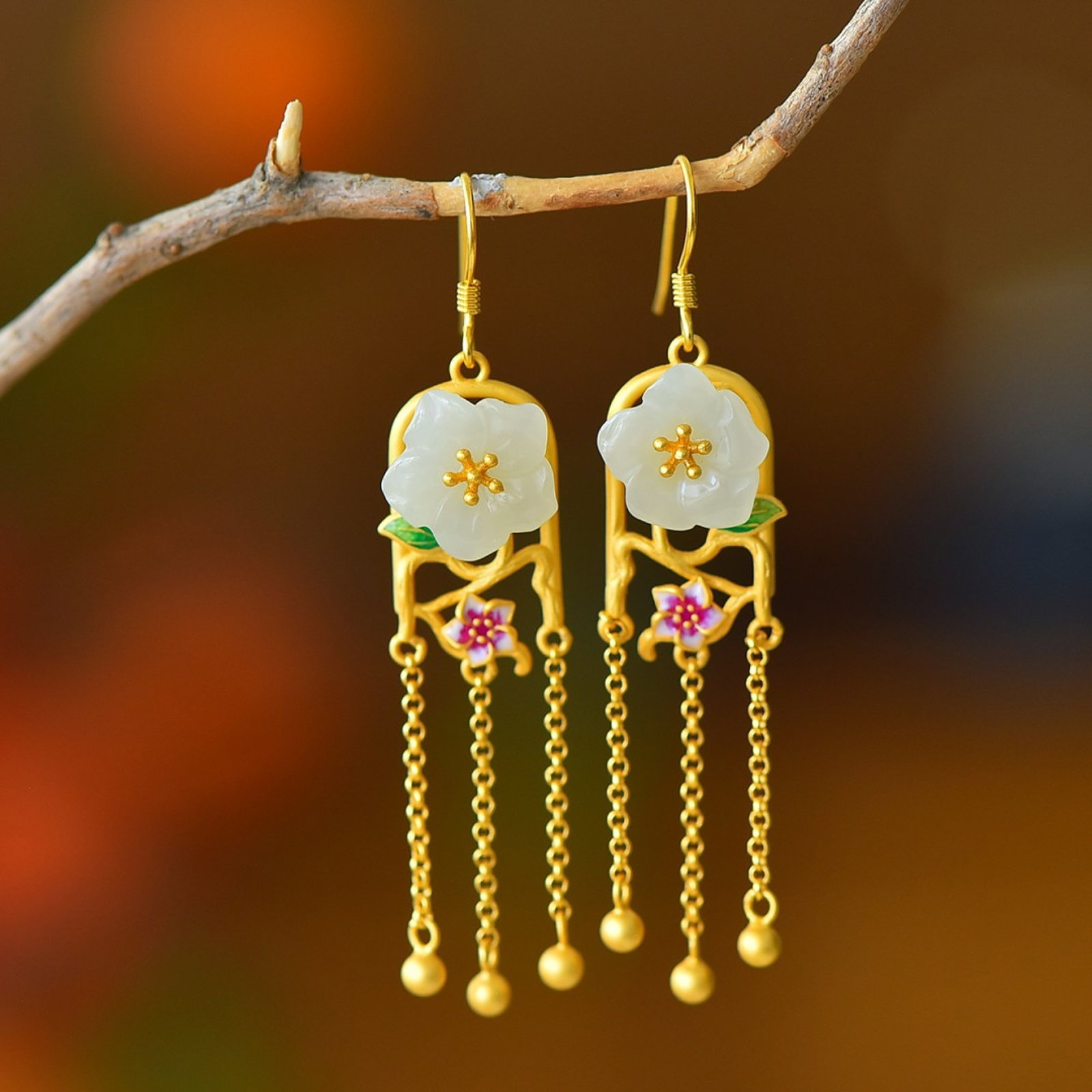 A Pair of Exquisite Sterling Silver-Gold Plated Inlaid White Jade Earrings: A Pair of Exquisite Sterling Silver-Gold Plated Inlaid White Jade Earrings,Size:0.5inx0.5in 一对纯银镀金镶白玉耳环