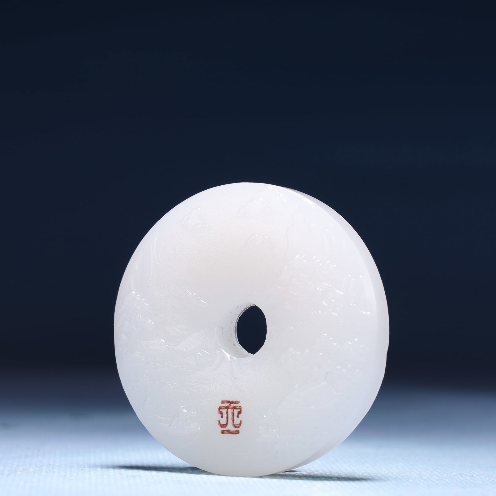 An Exquisite White Jade Landscape Pattern Pendant - 2