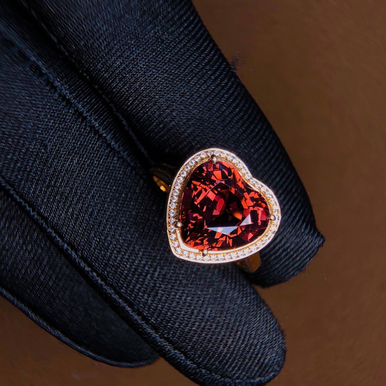 6.81Ctw Sterling Silver-Gold Plated Inlaid Natural Tourmaline Ring: 6.81Ctw Sterling Silver-Gold Plated Inlaid Natural Tourmaline Ring,Size:0.4inx0.4in 6.81Ctw纯银镀金嵌天然碧玺戒指