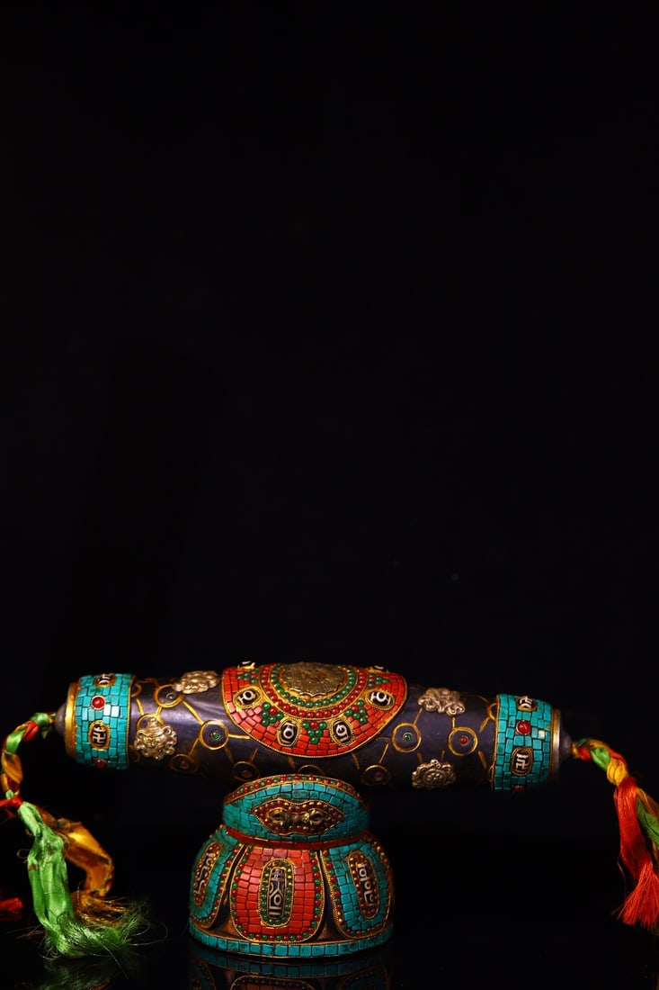 An Exquisite Meteorite Inlaid Dzi Bead and Turquoise Ornament: An Exquisite Meteorite Inlaid Dzi Bead and Turquoise Ornament,Qing Dynasty,China,Size:6.7inx12.6in,Weight:3700g 陨石嵌天珠和绿松石摆件
