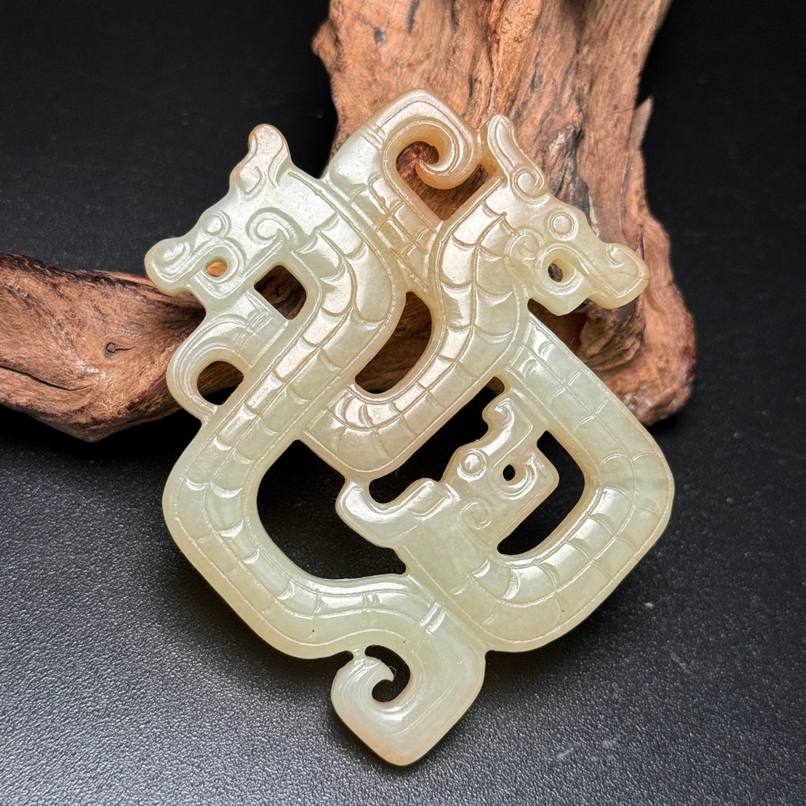 An Exquisite White Jade Chi-Dragon Ornament: An Exquisite White Jade Chi-Dragon Ornament,Qing Dynasty,China,Size:2.4inx3.1inx0.2in,Weight:42g 白玉螭龙摆件,中国清代