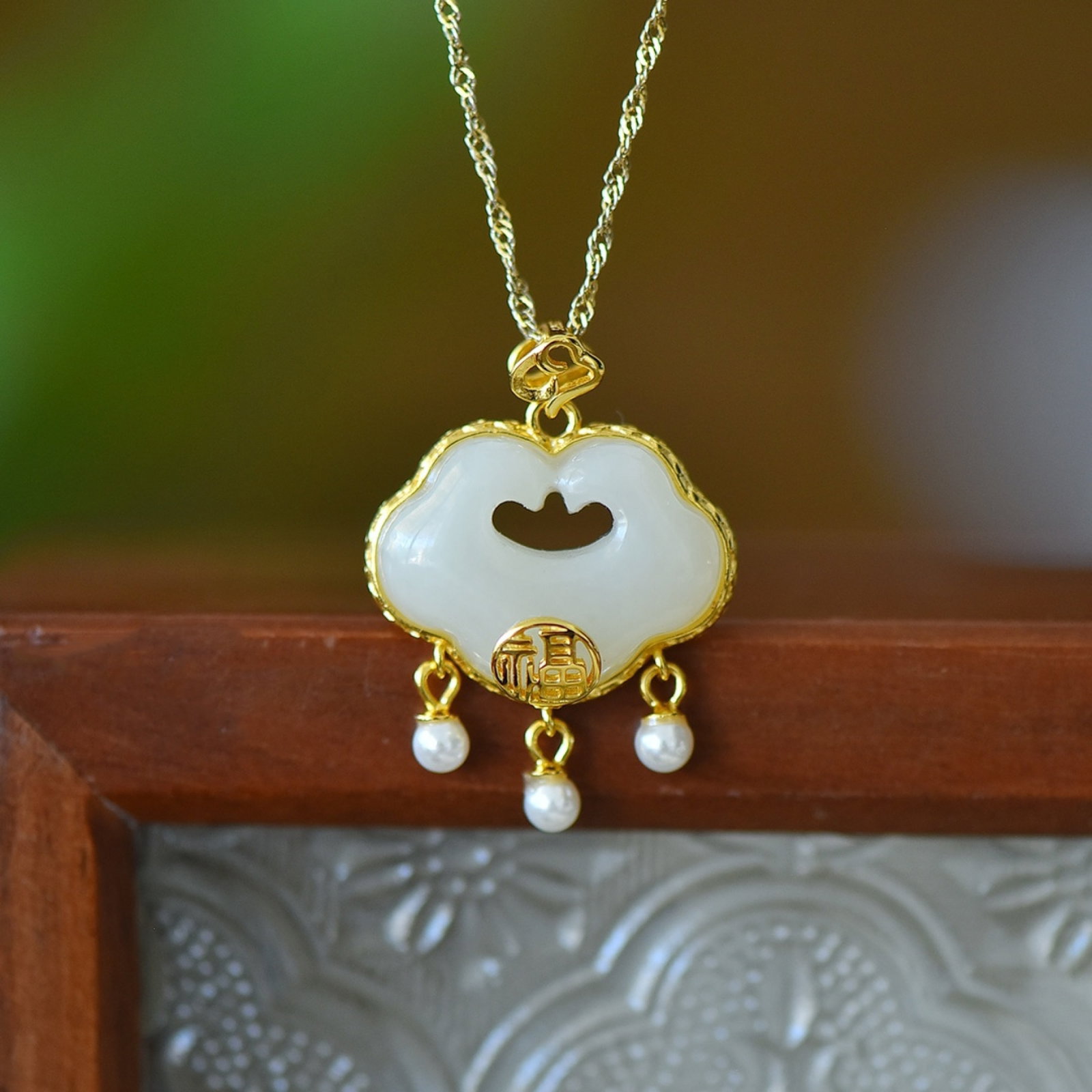 An Exquisite Sterling Silver-Gold Plated Inlaid White Jade Pendant: An Exquisite Sterling Silver-Gold Plated Inlaid White Jade Pendant,Size:0.6inx0.8in 纯银镀金镶白玉吊坠