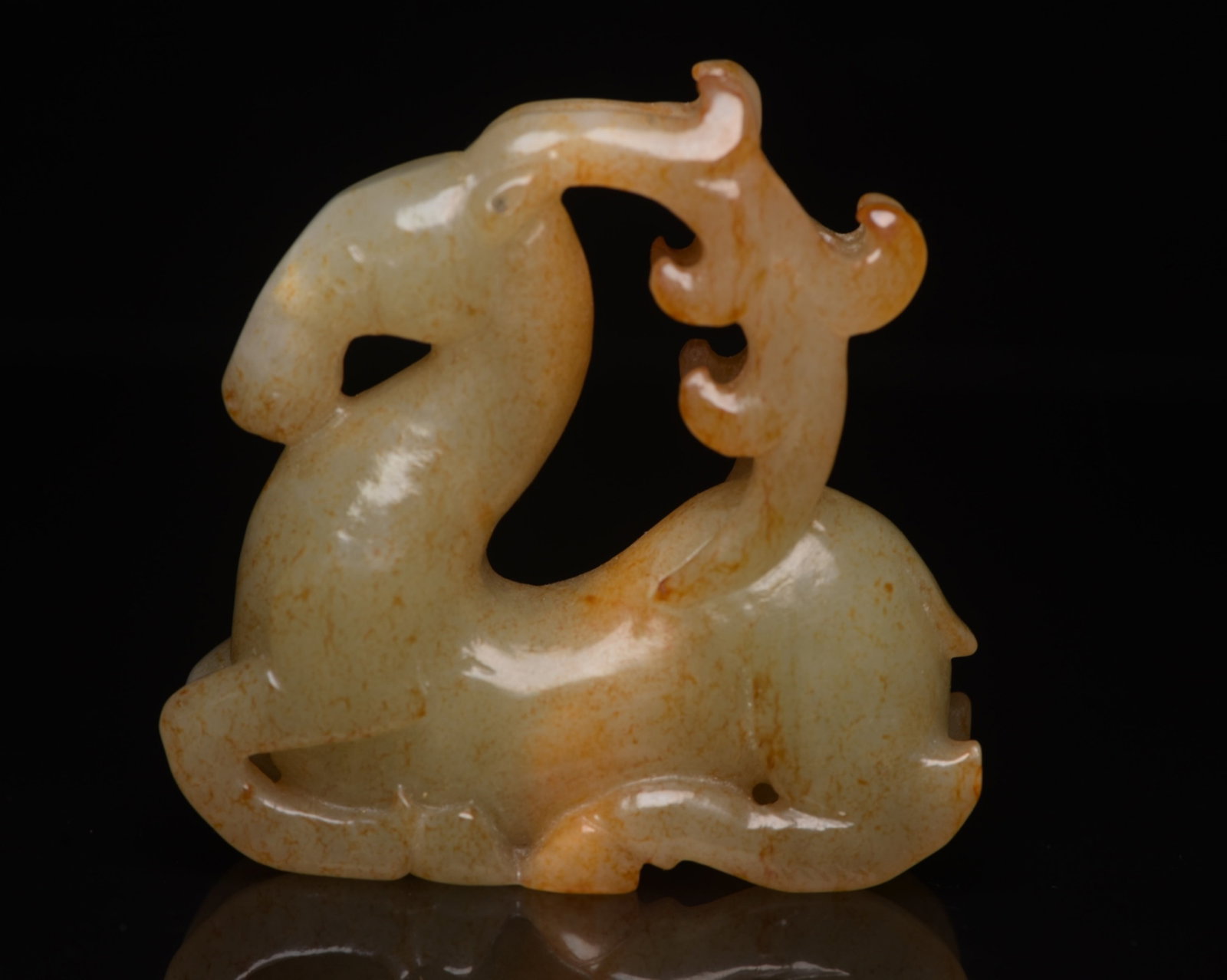 An Exquisite White Jade Deer Ornament: An Exquisite White Jade Deer Ornament,Qing Dynasty,China,Size:26inx2.5inx0.8in,Weight:110g 白玉鹿摆件,中国清代