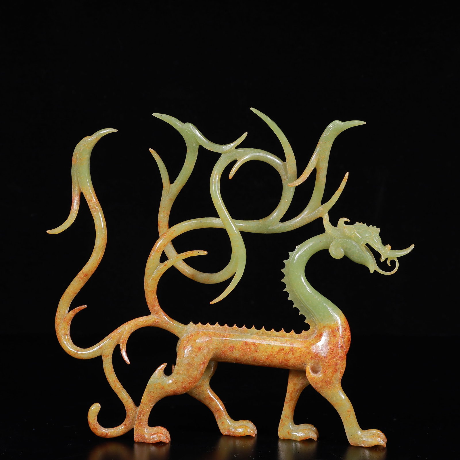 An Exquisite White Jade Dragon Ornament: An Exquisite White Jade Dragon Ornament,Qing Dynasty,China,Size:6.7inx1inx6.7in,Weight:200g 白玉龙摆件,中国清代