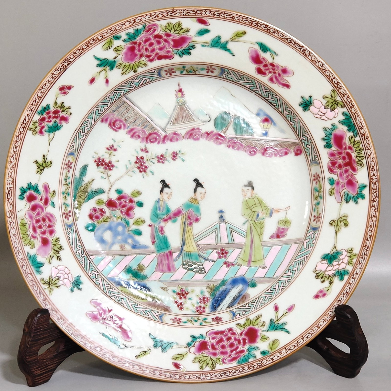 An Exquisite Famille-Rose Flower and Figure Pattern Plate (1 of 8)