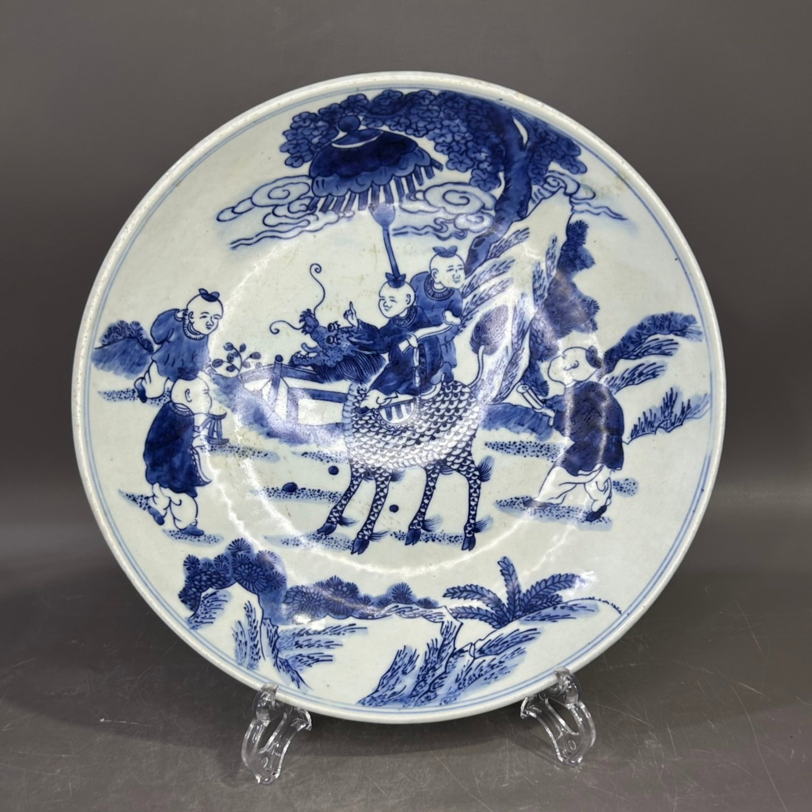 An Exquisite Blue and White Kylin Figure Pattern Plate (1 of 7)