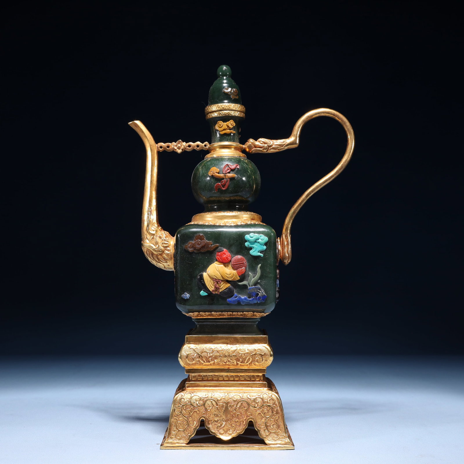 An Exquisite Jasper Inlaid Gilt Bronze Landscape Pattern Ewer,Inlaid Gems: An Exquisite Jasper Inlaid Gilt Bronze Landscape Pattern Ewer,Inlaid Gems,Qing Dynasty,China,Size:7.1inx3.9inx11.8in,(Box)15.7inx11inx6.3in,Weight:1650g 碧玉嵌铜鎏金