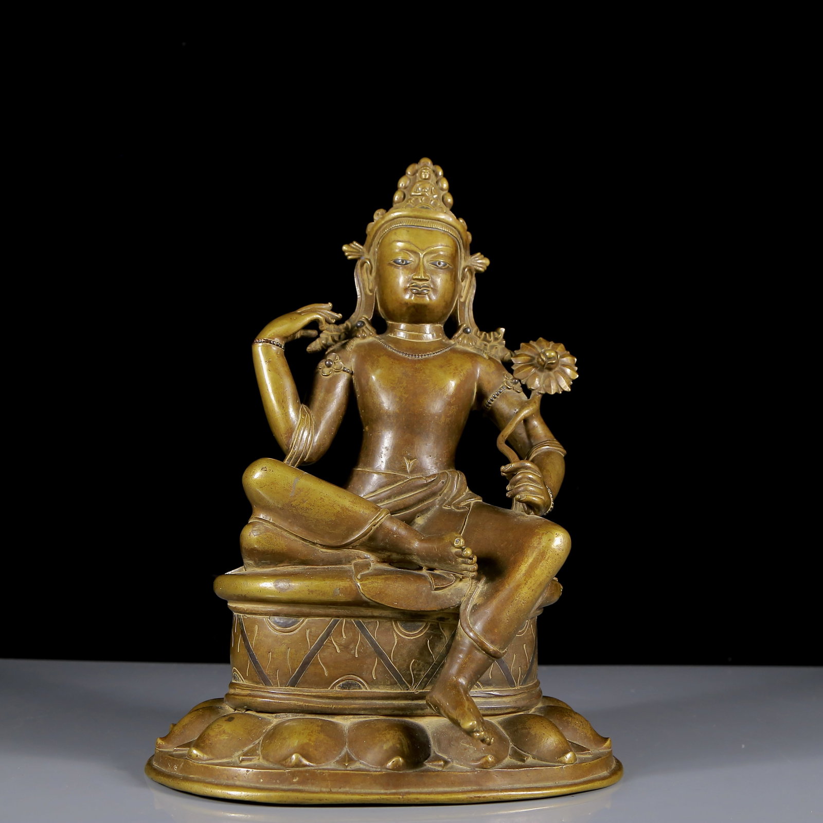 A Solemn Bronze Statue of Avalokitesvara: A Solemn Bronze Statue of Avalokitesvara,Ming Dynasty, China,Size:9.4inx7.9inx13in,Weight:13200g 铜自在持莲观音像，明代