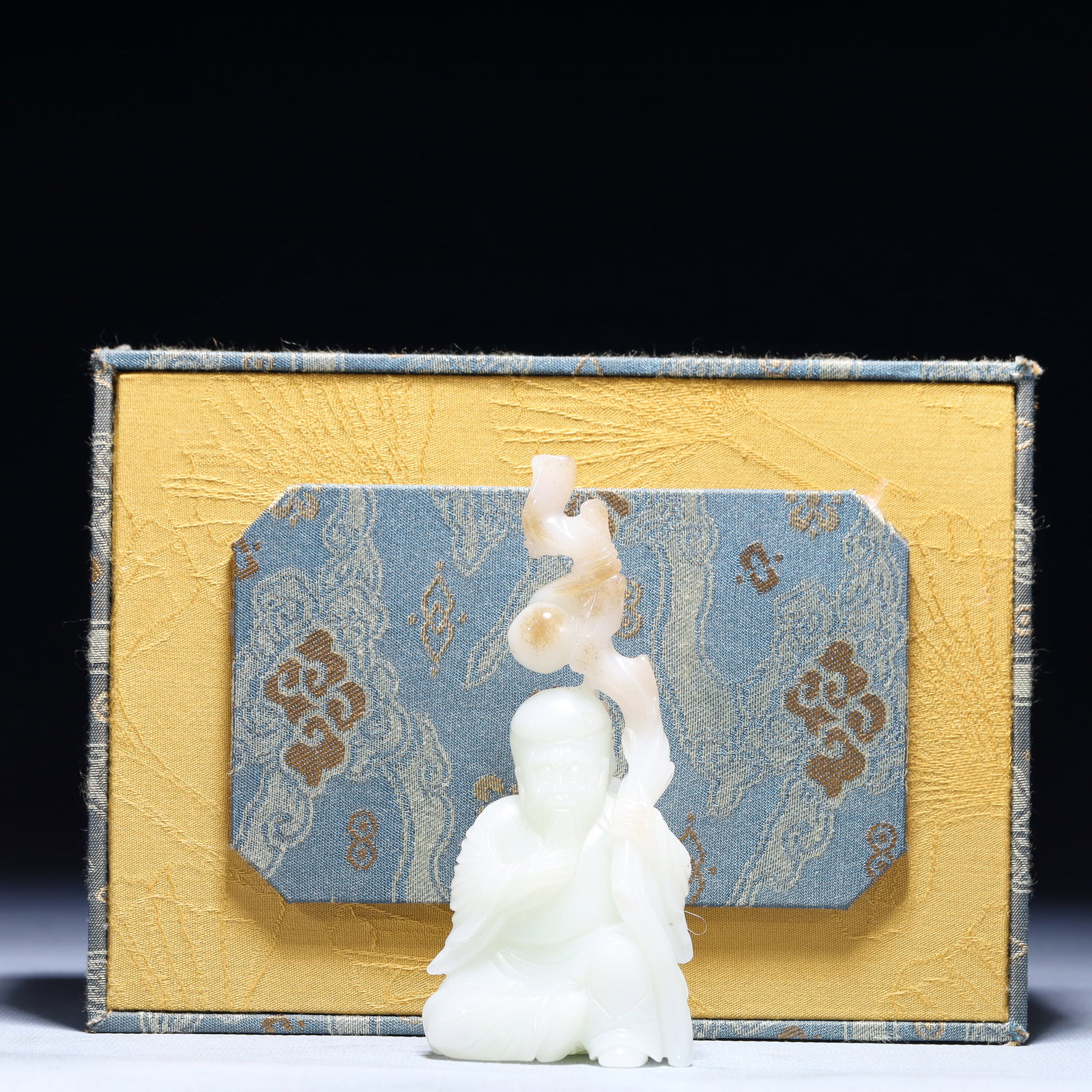 An Exquisite White Jade Figure Ornament: An Exquisite White Jade Figure Ornament,Qing Dynasty,China,Size:2inx1.9inx4.5in,Weight:183.9g 白玉人物摆件,中国清代