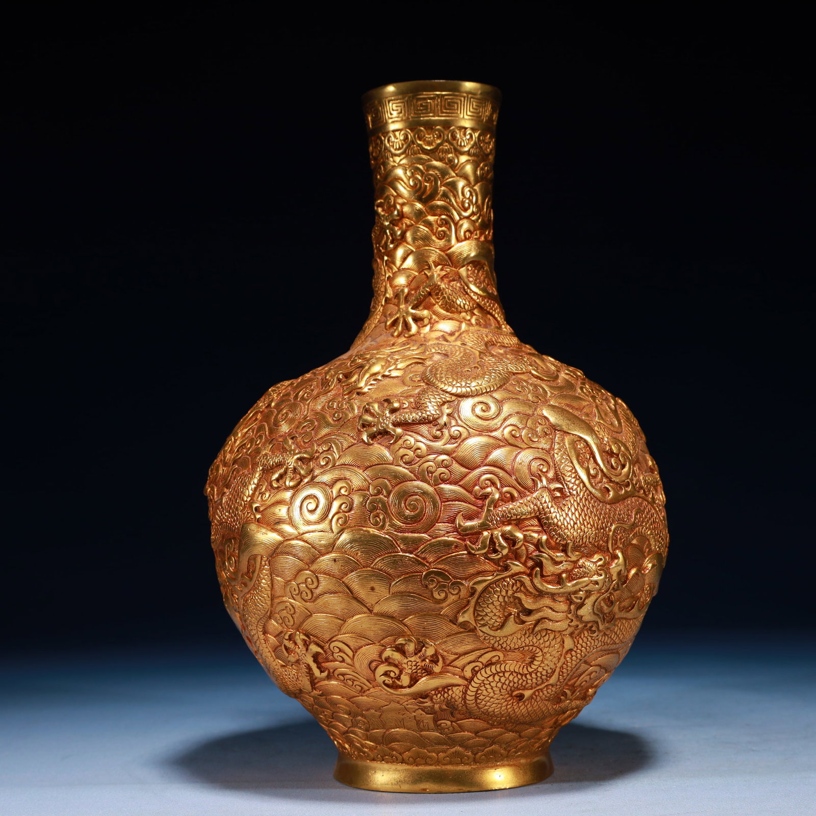 An Exquisite Gilt Bronze Dragon Pattern Vase - 3