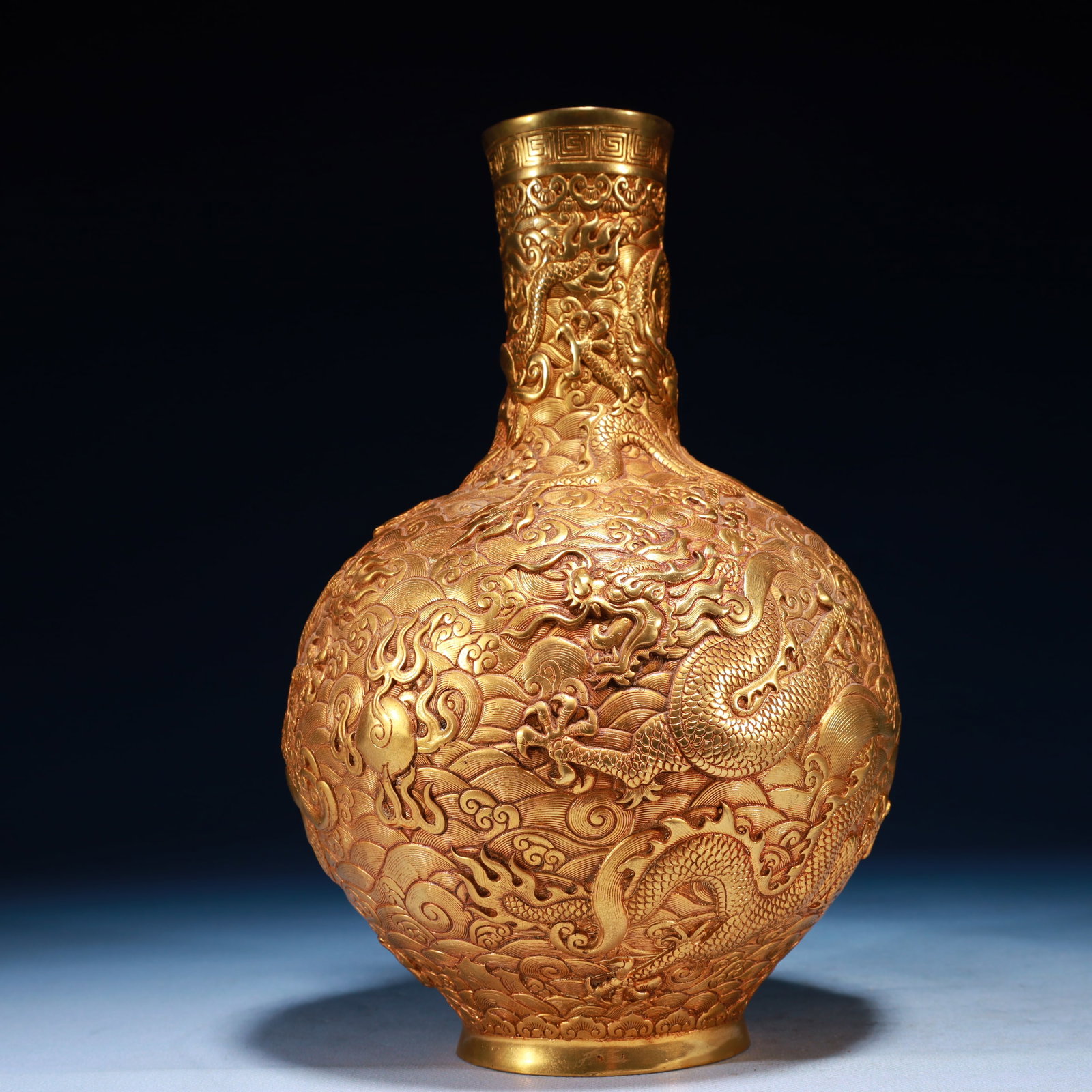 An Exquisite Gilt Bronze Dragon Pattern Vase - 5