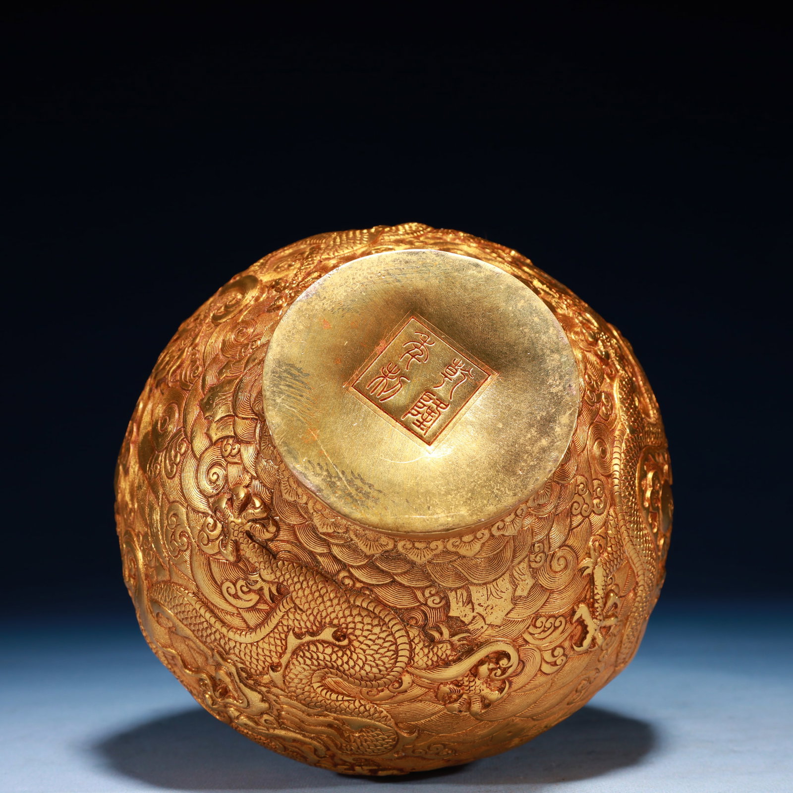An Exquisite Gilt Bronze Dragon Pattern Vase - 8