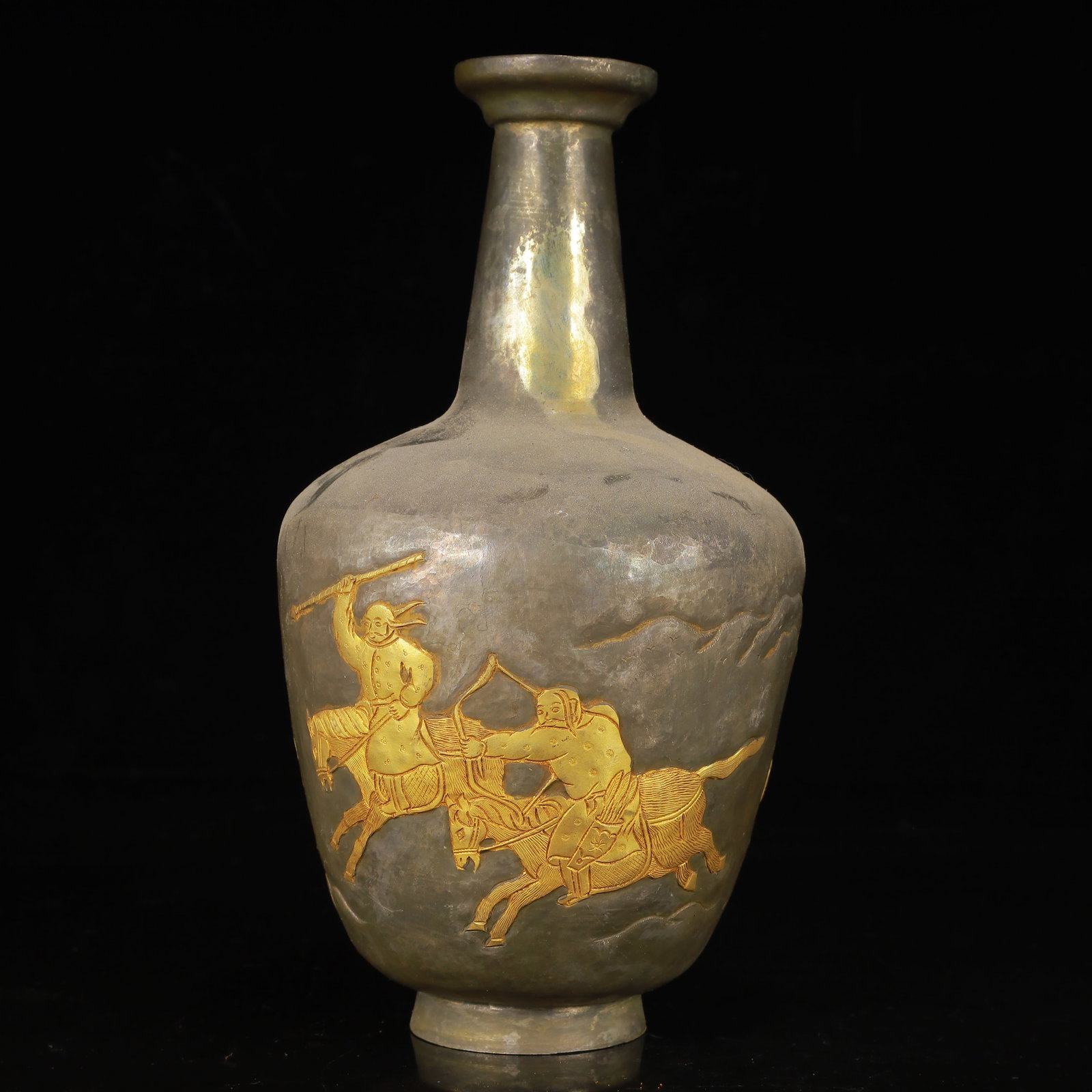 An Exquisite Gilt Silver Figure Pattern Vase: An Exquisite Gilt Silver Figure Pattern Vase,Tang Dynasty,China,Zhenguan Four-Character Mark,Size:4.7inx8.7in,Weight:650g 银鎏金人物纹瓶,中国Ù