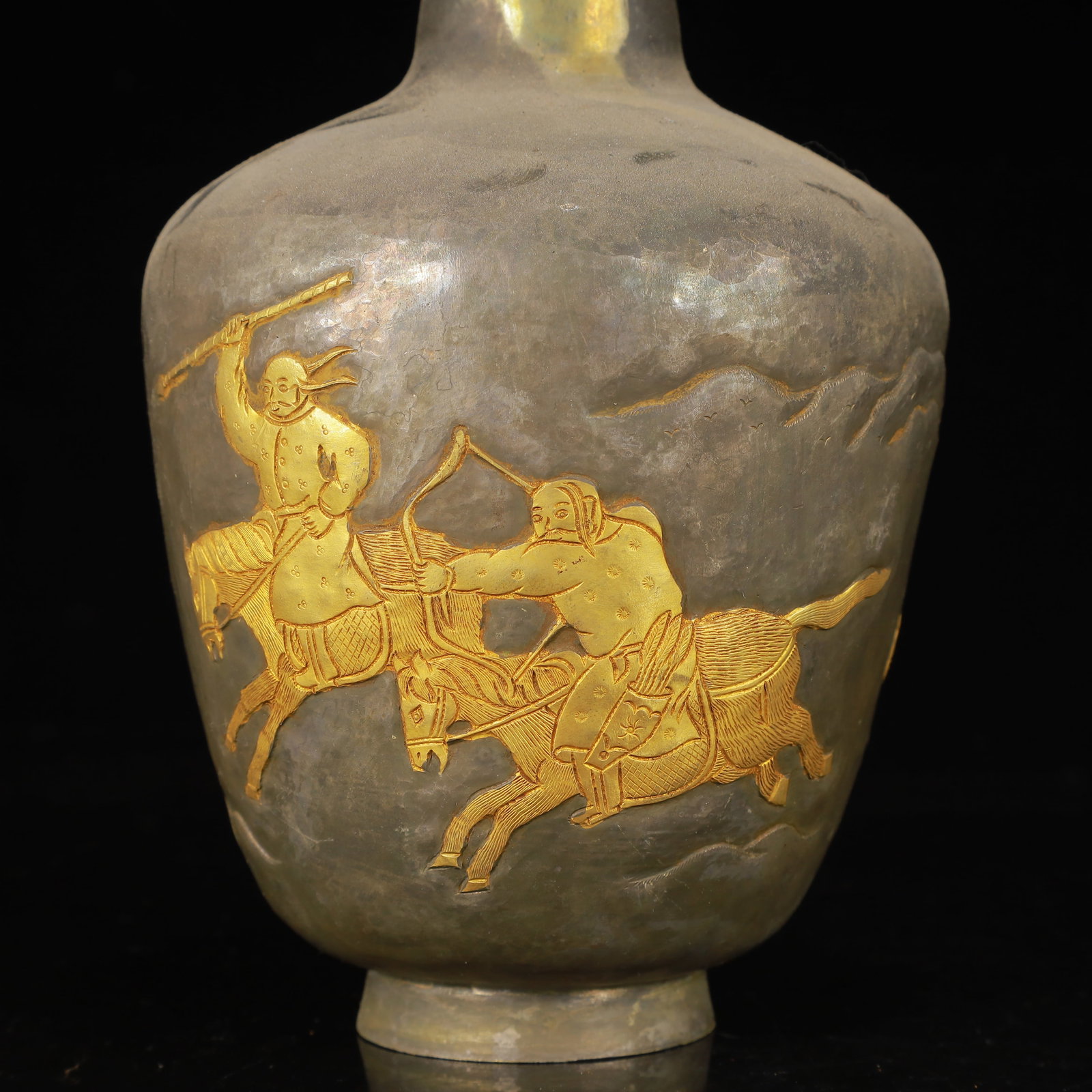 An Exquisite Gilt Silver Figure Pattern Vase - 3