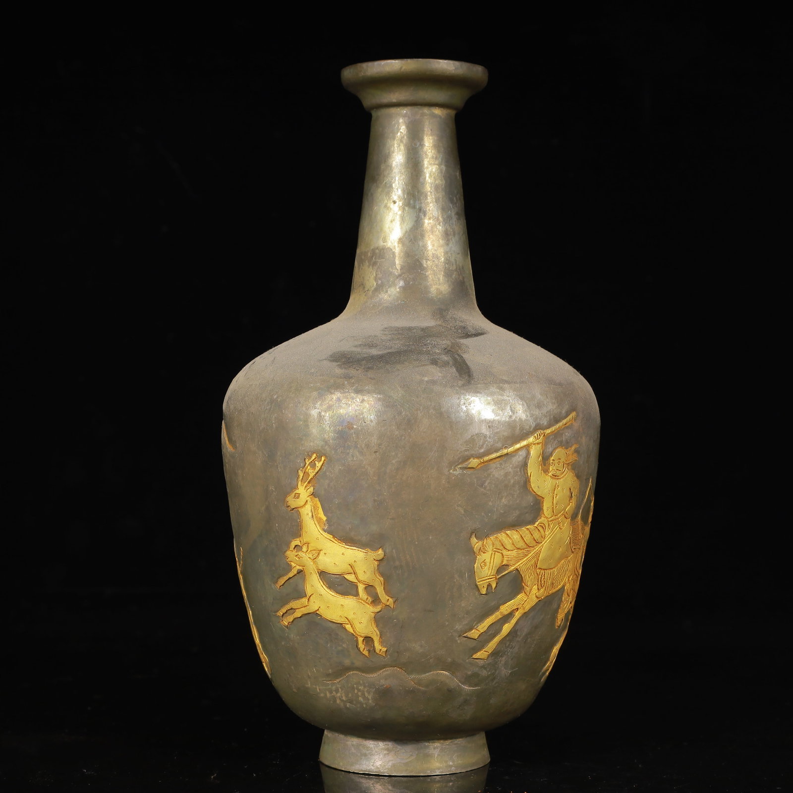 An Exquisite Gilt Silver Figure Pattern Vase - 4