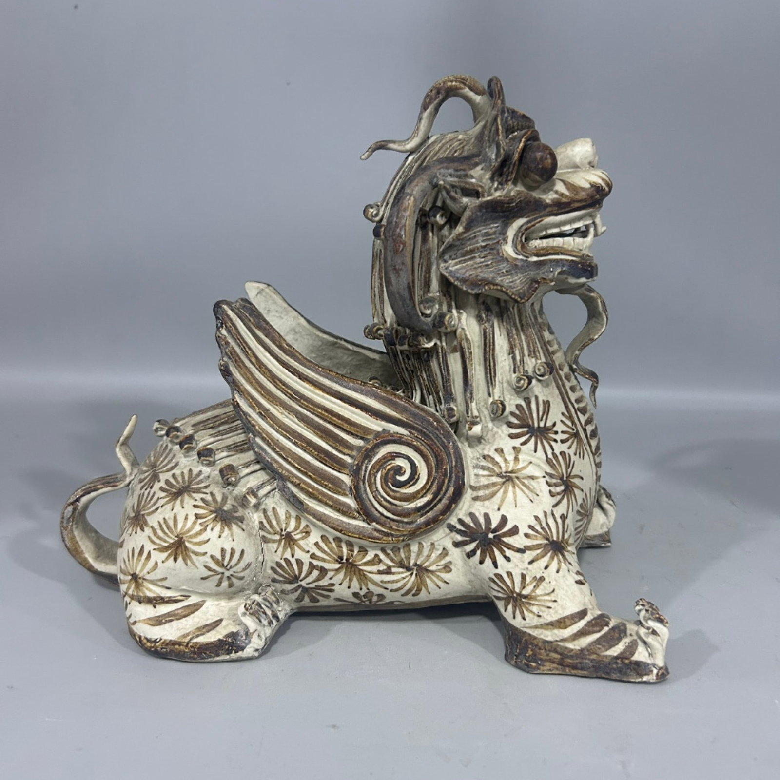 An Exquisite Jun yao Kylin Ornament: An Exquisite Jun yao Kylin Ornament,Qing Dynasty,China,Size:8.1inx8.5in 钧窑麒麟摆件,中国清代