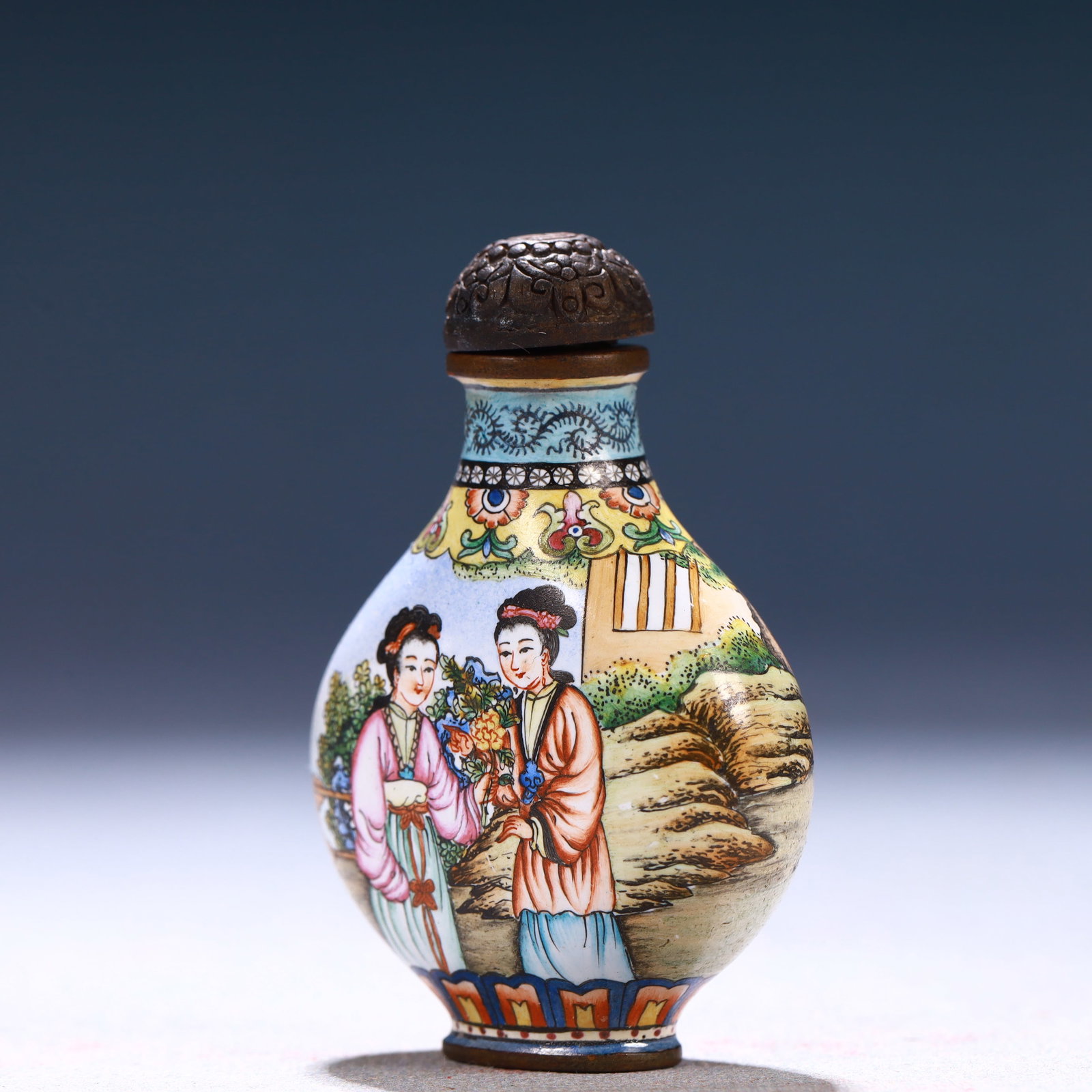 An Exquisite Painted Enamel Figure Pattern Snuff Bottle - 2