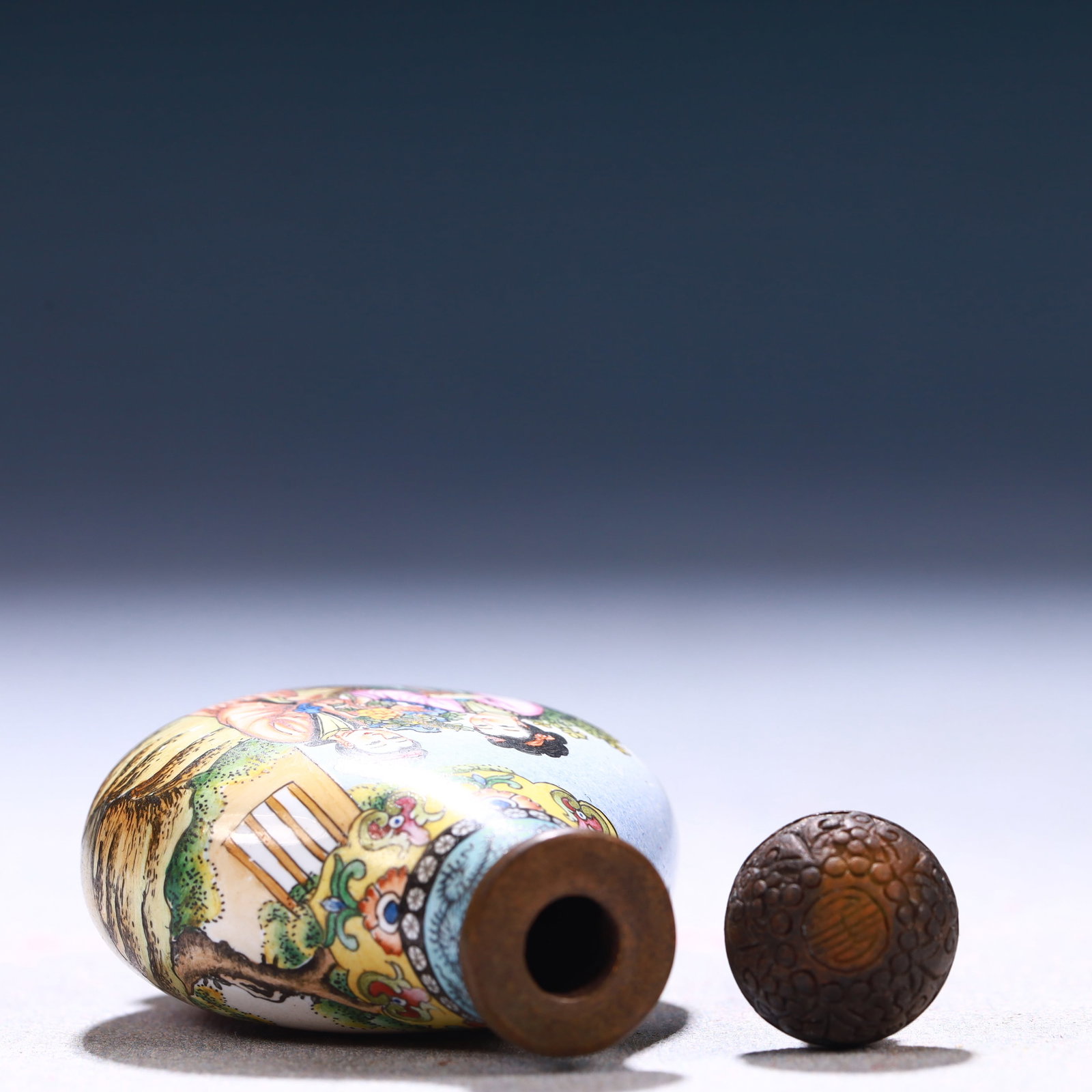 An Exquisite Painted Enamel Figure Pattern Snuff Bottle - 5
