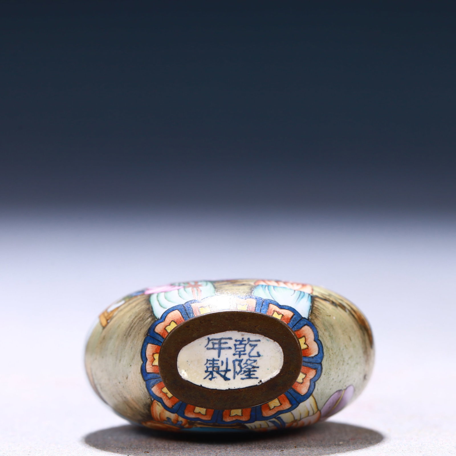 An Exquisite Painted Enamel Figure Pattern Snuff Bottle - 6
