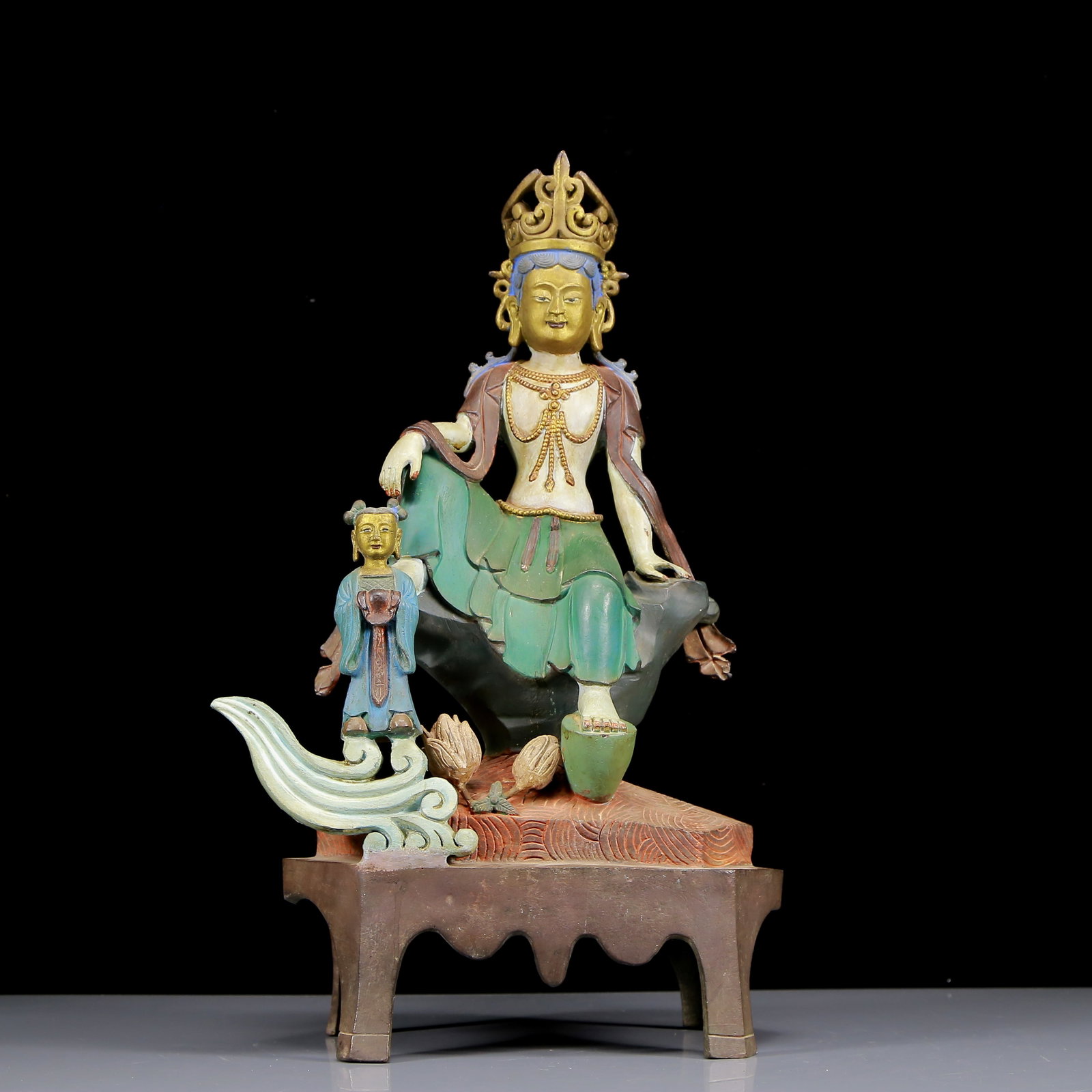 A Solemn Bronze Painted Color Statue of Avalokitesvara: A Solemn Bronze Painted Color Statue of Avalokitesvara,Qing Dynasty, China,Size:11inx6.7inx20.9in,Weight:19.20kg 铜彩绘自在观音像，清代