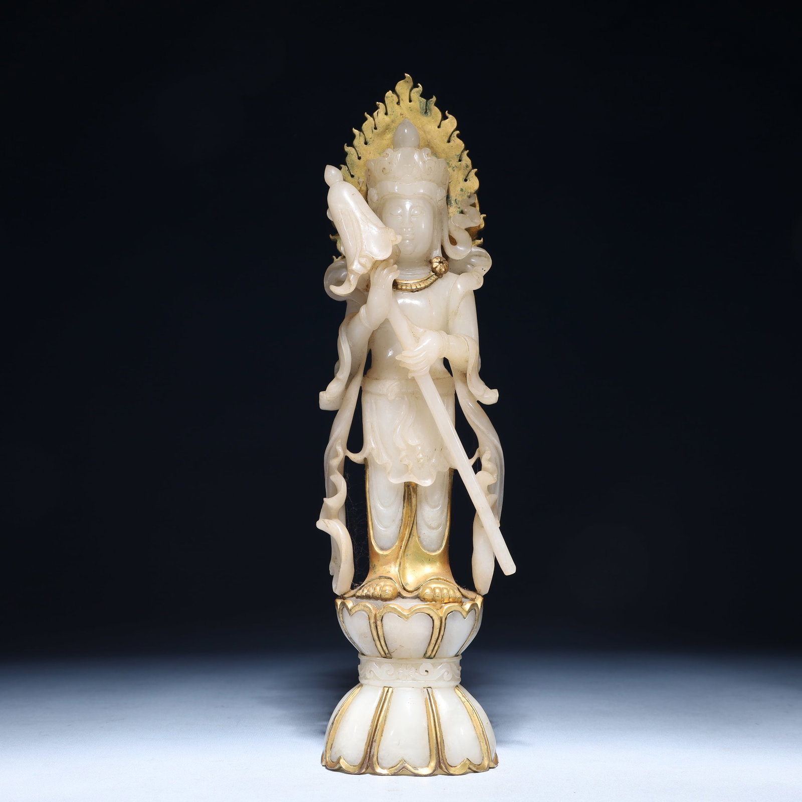An Exquisite White Jade Cover with Gold Buddha Statue: An Exquisite White Jade Cover with Gold Buddha Statue, Qing Dynasty,China, Size:3.9inx2.8inx13.4in,Weight:1850g 白玉包金佛像,中国清代