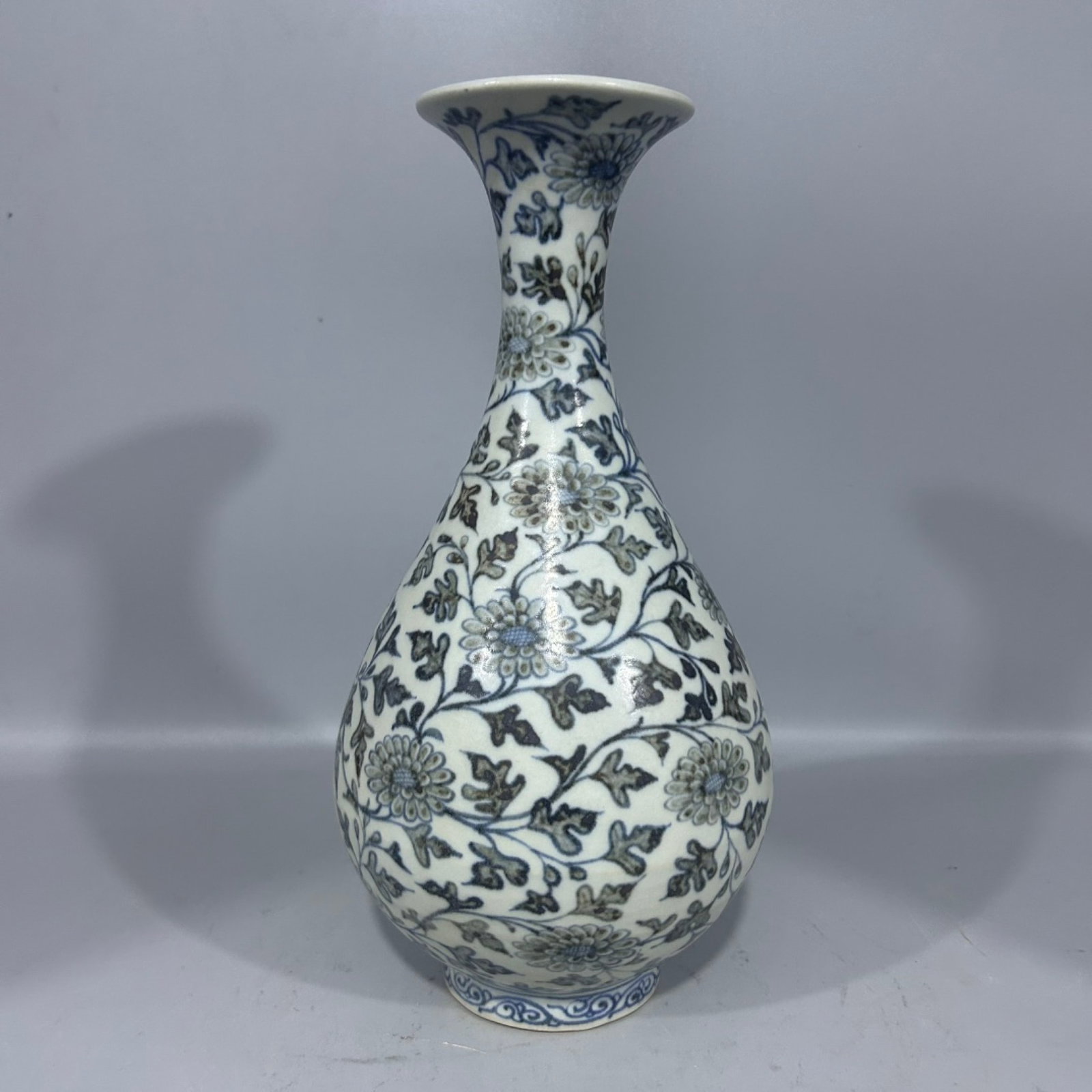 An Exquisite Blue and White Underglaze-Red Flower Pattern Vase: An Exquisite Blue and White Underglaze-Red Flower Pattern Vase,Qing Dynasty,China,Size:4.5inx11.6in 青花釉里红花卉纹瓶,中国清