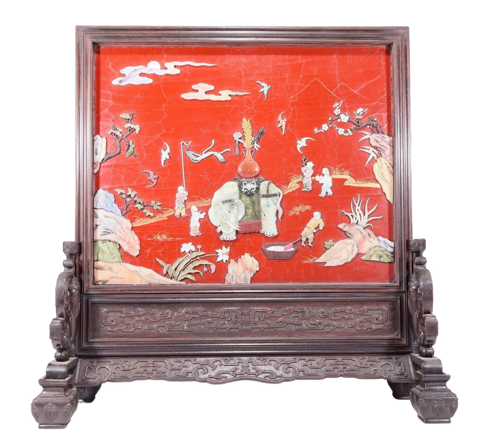 An exquisite zitanwood lacquered gold-embedded elephant pattern table screen: An exquisite lacquered zitanwood table screen with an elephant pattern inlaid with gold and gemstones. Qing Dynasty , China. using zitanwood as the base material and filled with lacquer using exquisit