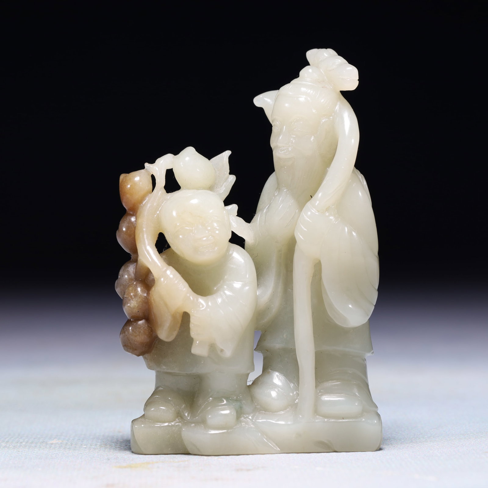 An Exquisite White Jade Figure Ornament: An Exquisite White Jade Figure Ornament,Qing Dynasty,China,Size:2.2inx0.8inx3.3in,Weight:148.2g 白玉人物摆件,中国清代