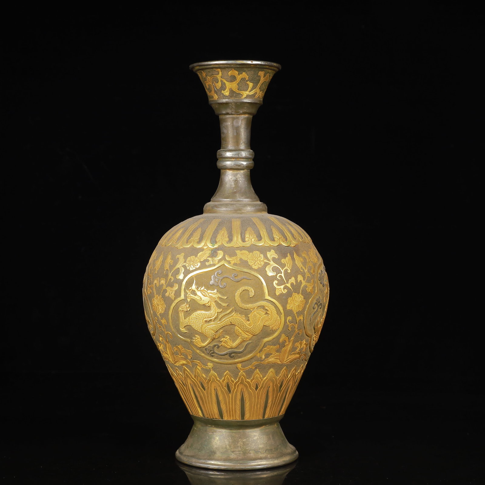 An Exquisite Gilt Silver Auspicious Beast Pattern Vase: An Exquisite Gilt Silver Auspicious Beast Pattern Vase,Tang Dynasty,China,Zhenguan Four-Character Mark,Size:5.1inx10.6in,Weight:750g