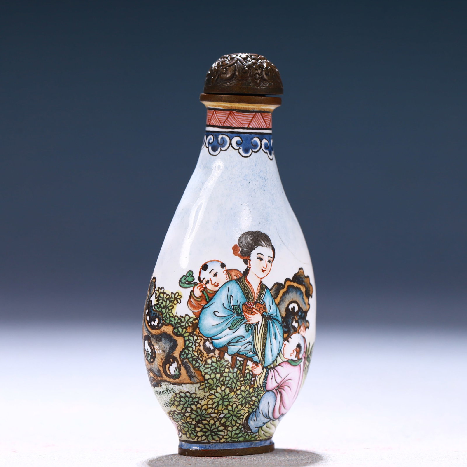 An Exquisite Painted Enamel Figure Pattern Snuff Bottle - 3