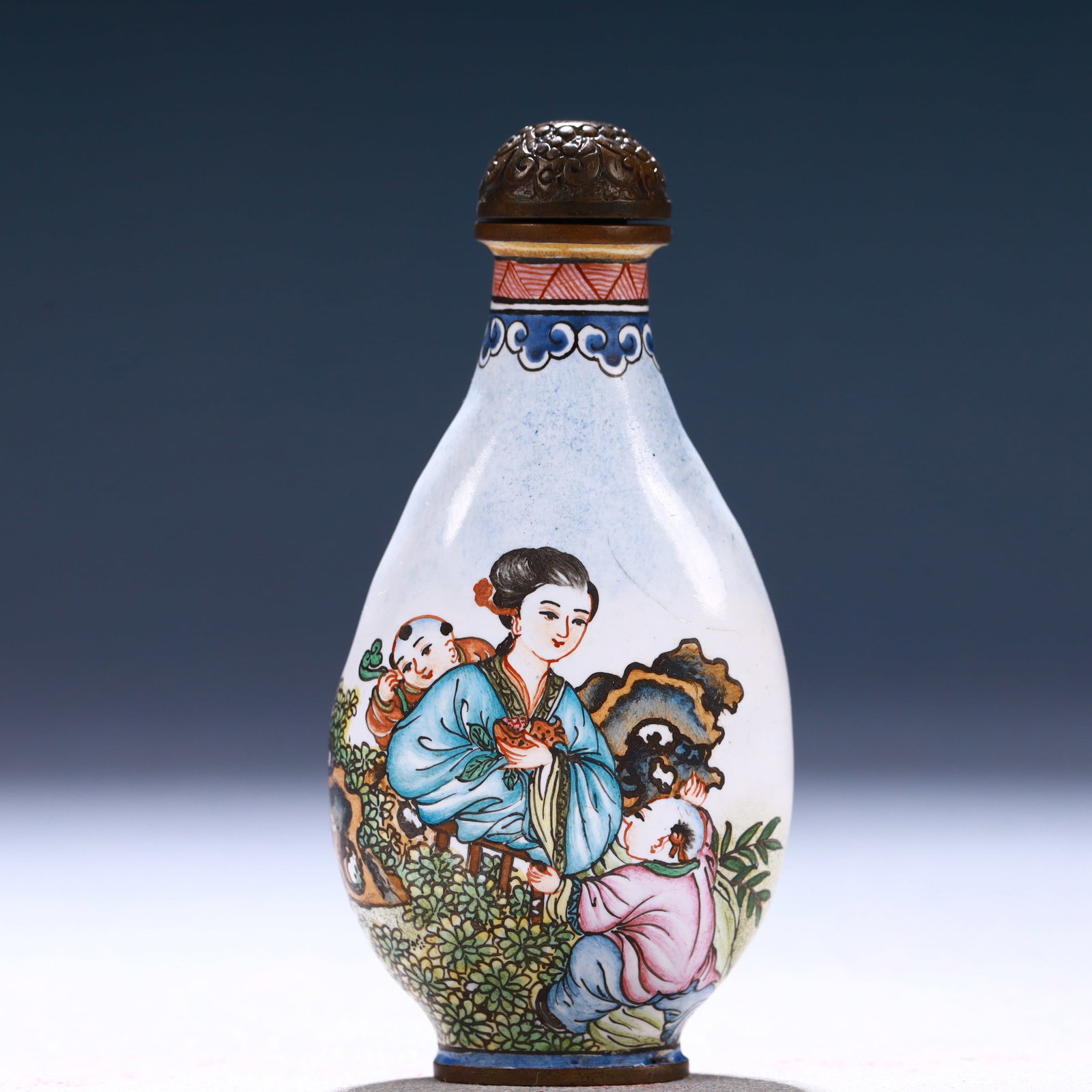 An Exquisite Painted Enamel Figure Pattern Snuff Bottle - 4
