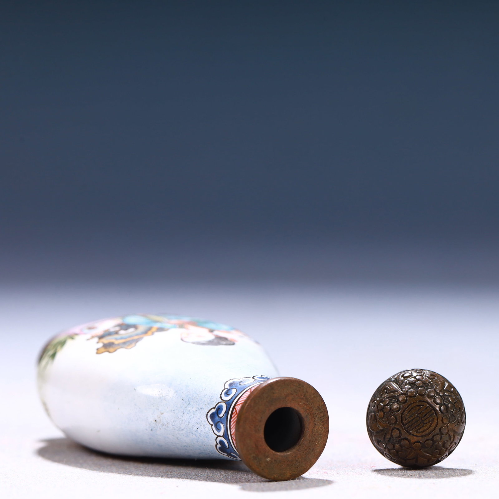 An Exquisite Painted Enamel Figure Pattern Snuff Bottle - 5