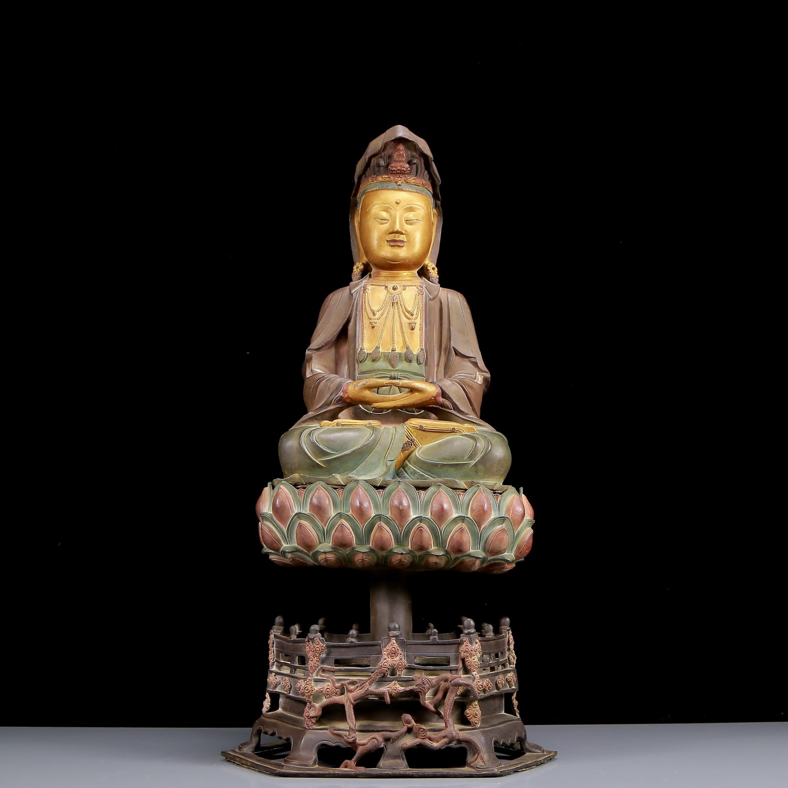 A Solemn Gilt Bronze Statue of Avalokitesvara: A Solemn Gilt Bronze Statue of Avalokitesvara,Ming Dynasty, China,Size:12.6inx9.1inx26.8in,Weight:41.40kg 铜鎏金观音像，明代
