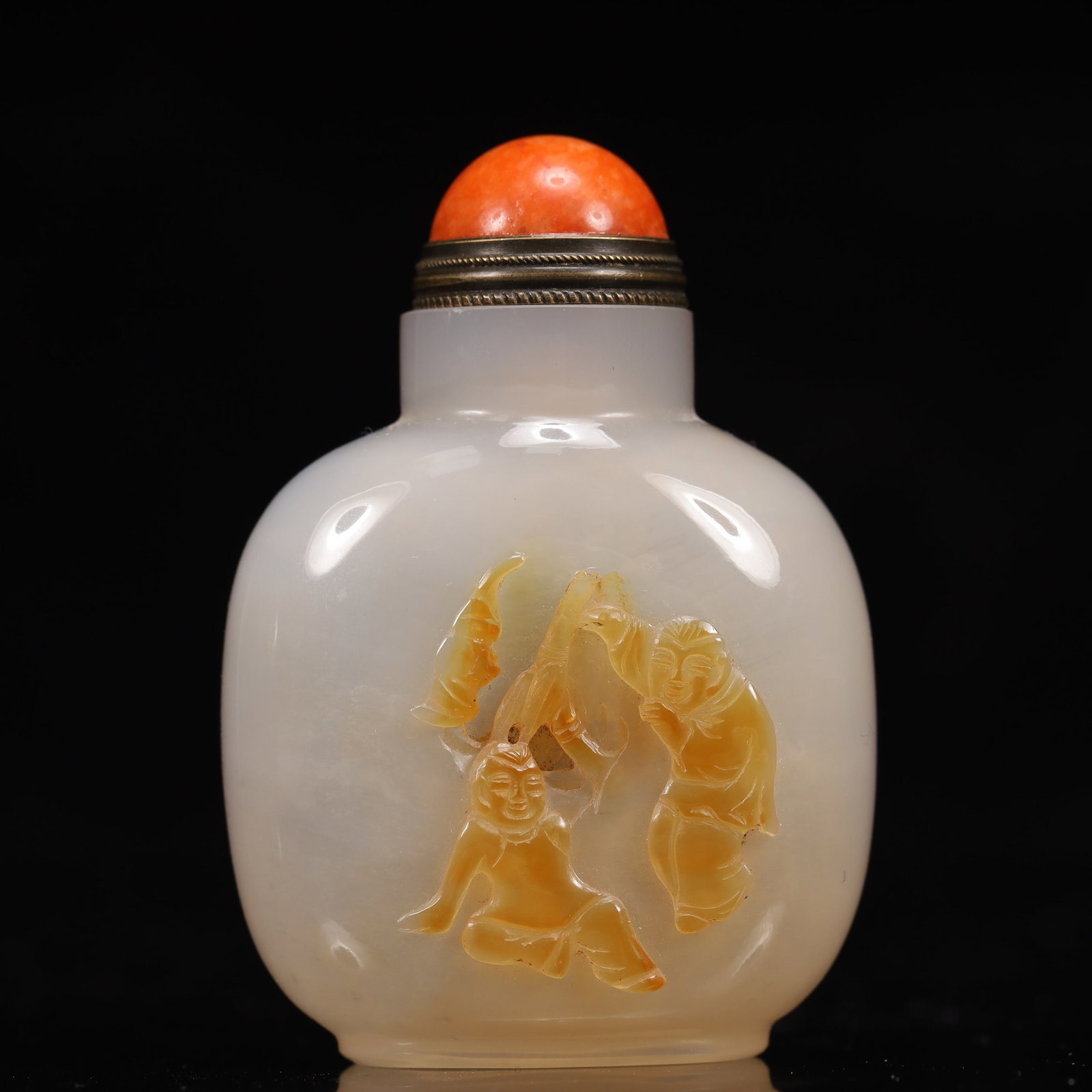 An Exquisite Agate Figure Pattern Snuff Bottle: An Exquisite Agate Figure Pattern Snuff Bottle,Qing Dynasty, China,Size:1.8inx1inx2.8in,Weight:62g 玛瑙人物纹鼻烟壶,中国清代