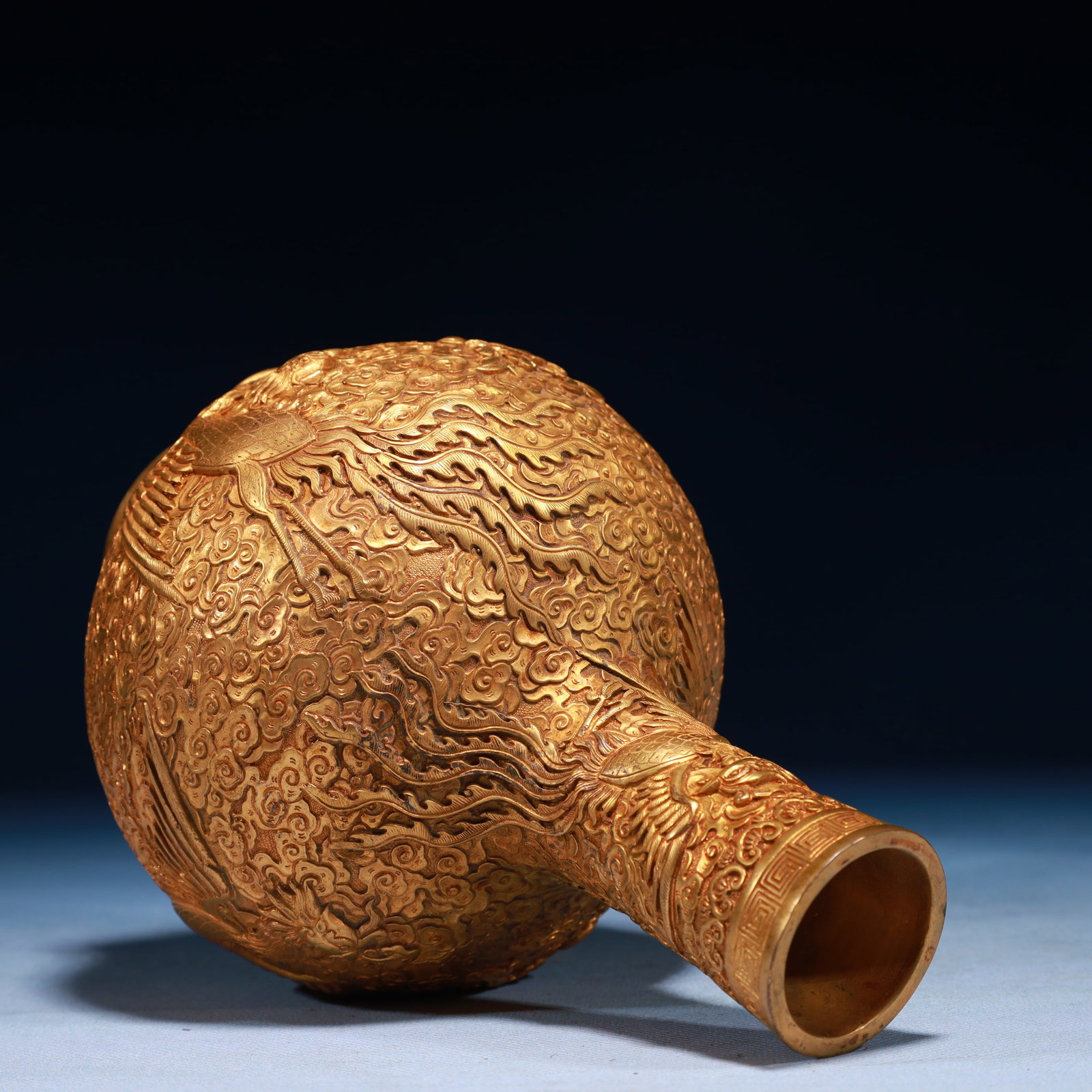 An Exquisite Gilt Bronze Phoenix Pattern Vase - 5