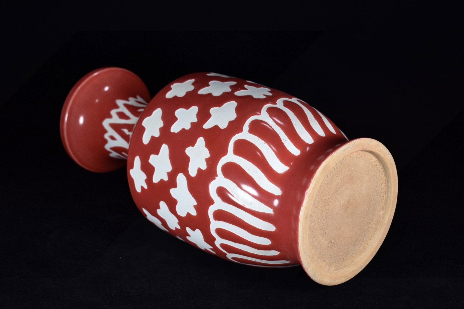 A Rare Red Glazed Flower Pattern Vase - 8