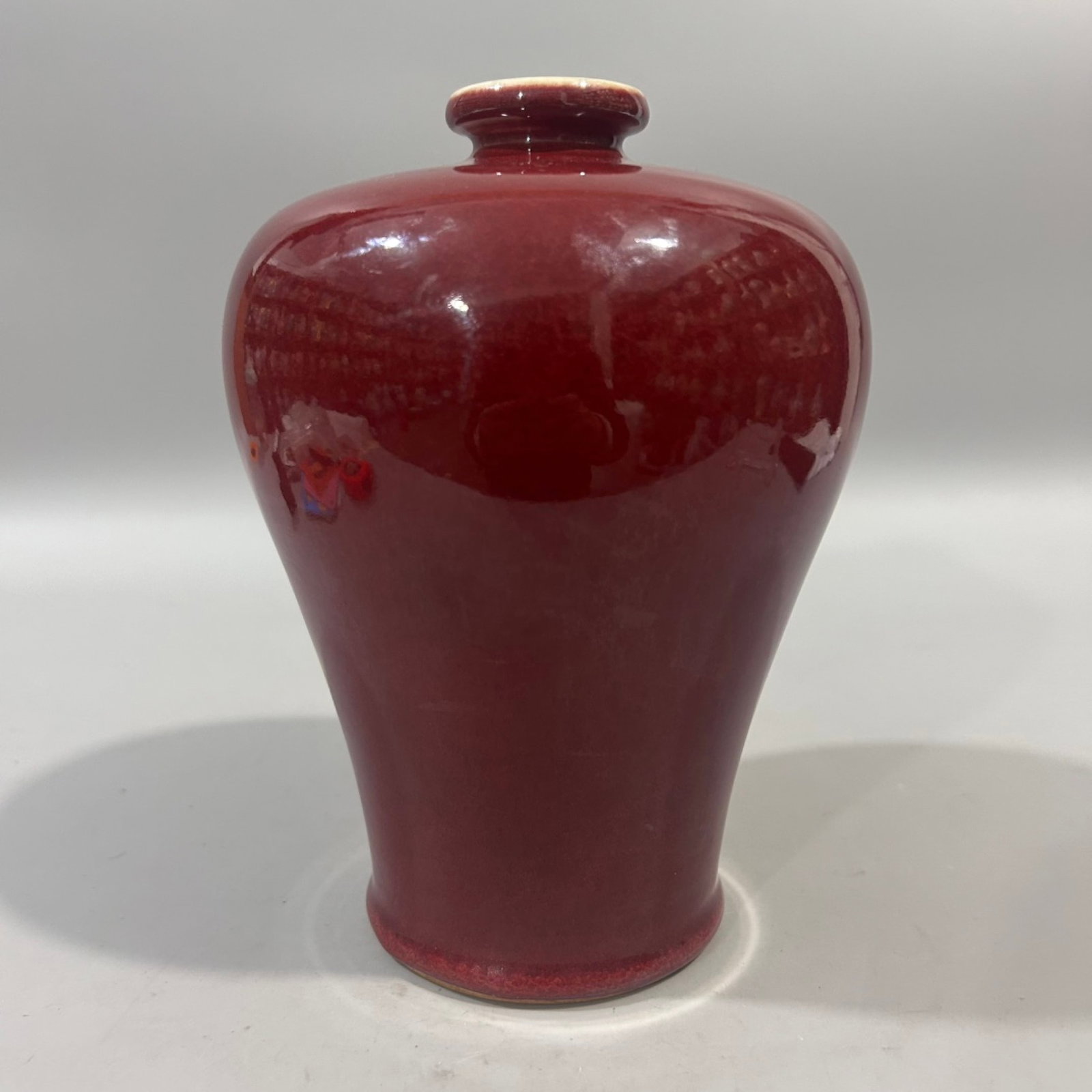 An Exquisite Ji Red Glazed Vase: An Exquisite Ji Red Glazed Vase,Qing Dynasty,China,Xuande Six-character Mark,Size:7.9inx4.7in 霁红釉瓶,中国清代,宣德六字款