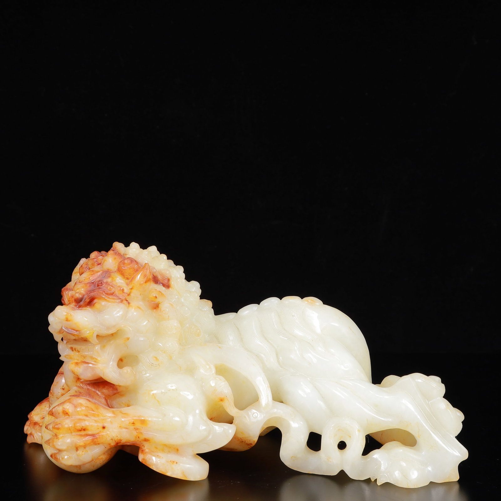 An Exquisite White Jade Lion Ornament: An Exquisite White Jade Lion Ornament,Qing Dynasty,China,Size:8.3inx4.3inx4.7in,Weight:2150g 白玉狮子摆件,中国清代