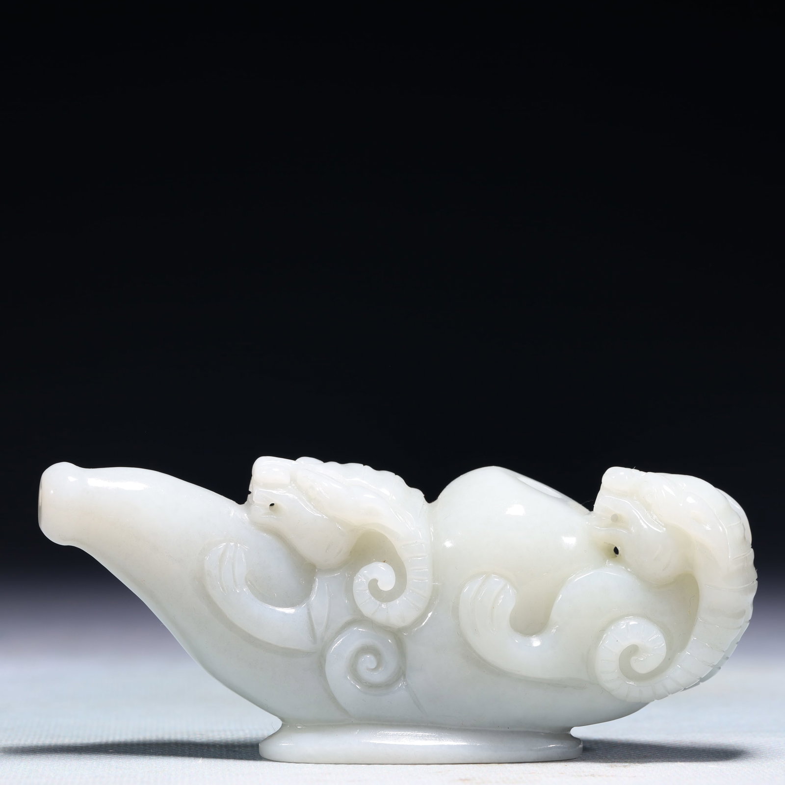 An Exquisite White Jade Sheep Pattern Water Pot: An Exquisite White Jade Sheep Pattern Water Pot,Qing Dynasty,China,Size:4.7inx1.2inx2in,Weight:283.6g 白玉羊纹水滴,中国清代