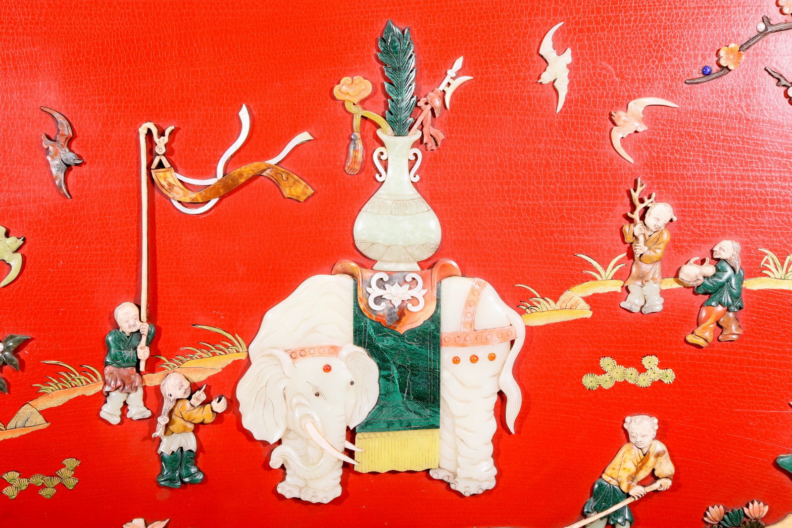 An exquisite zitanwood lacquered gold-embedded elephant pattern table screen - 5