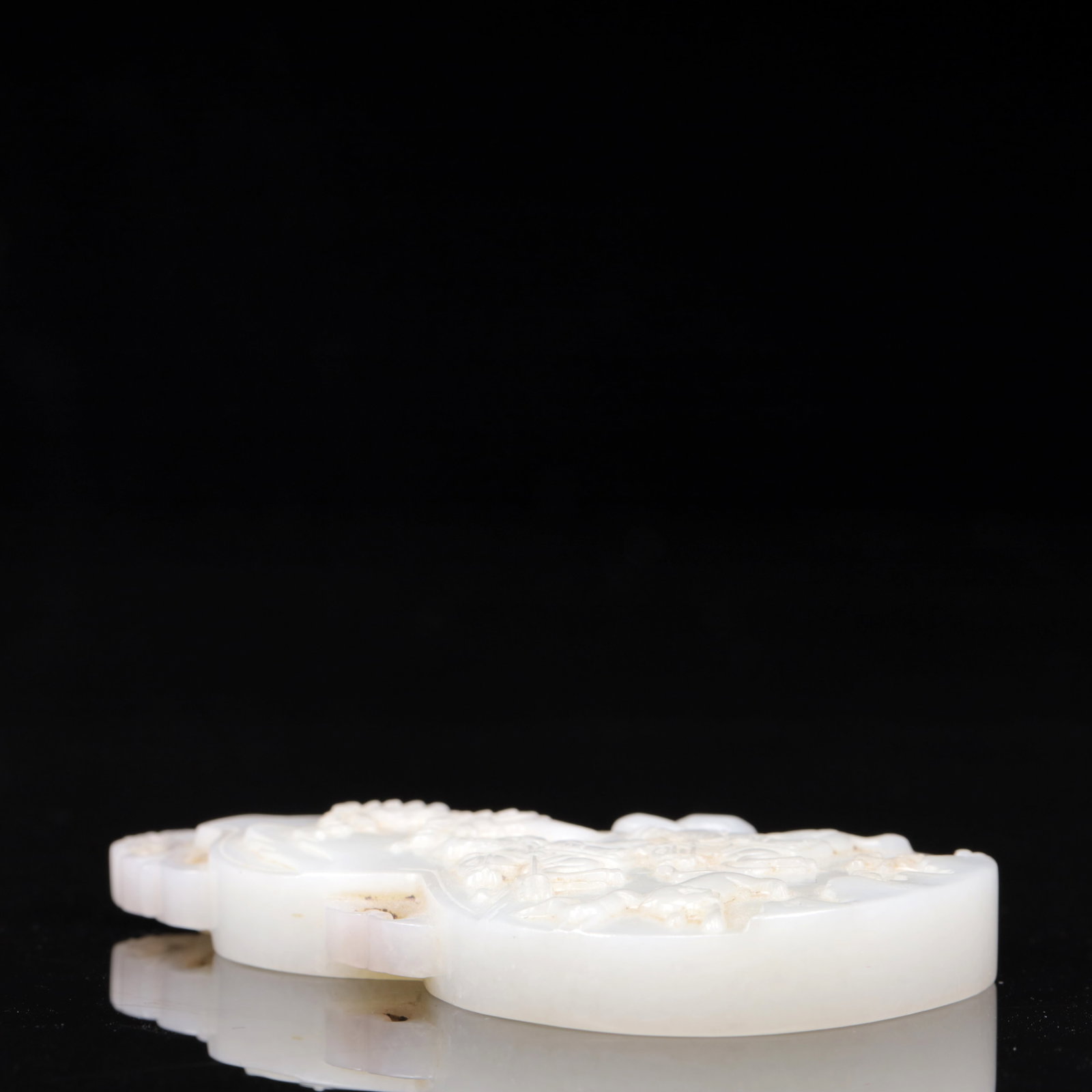 An Exquisite White Jade Figure Pattern Pendant - 8