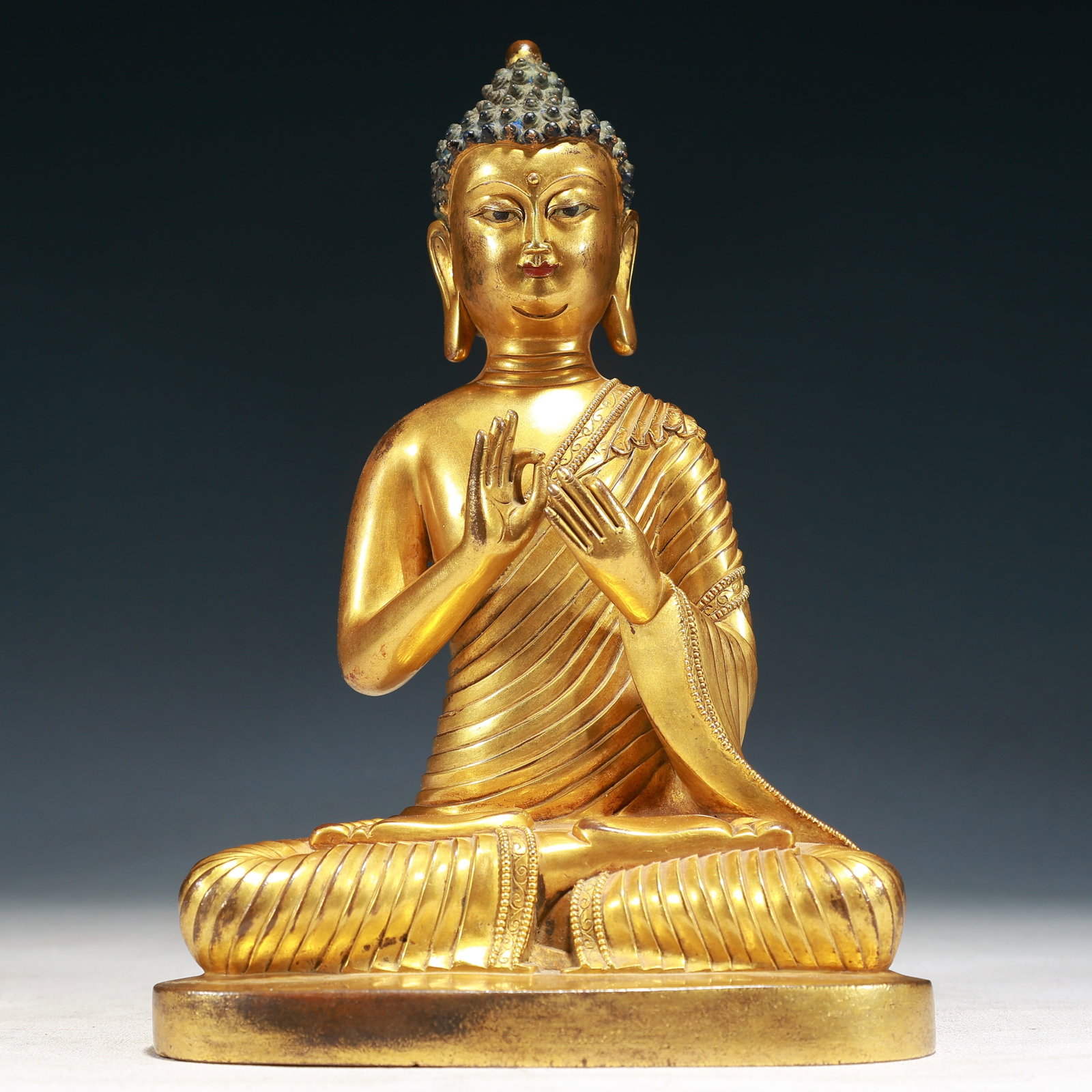 A Solemn Gilt Bronze Statue of Sakyamuni: A Solemn Gilt Bronze Statue of Sakyamuni,Qing Dynasty,China,Size:9.3inx6.1inx3.5in,Weight:2450g 铜鎏金如来像,中国清代